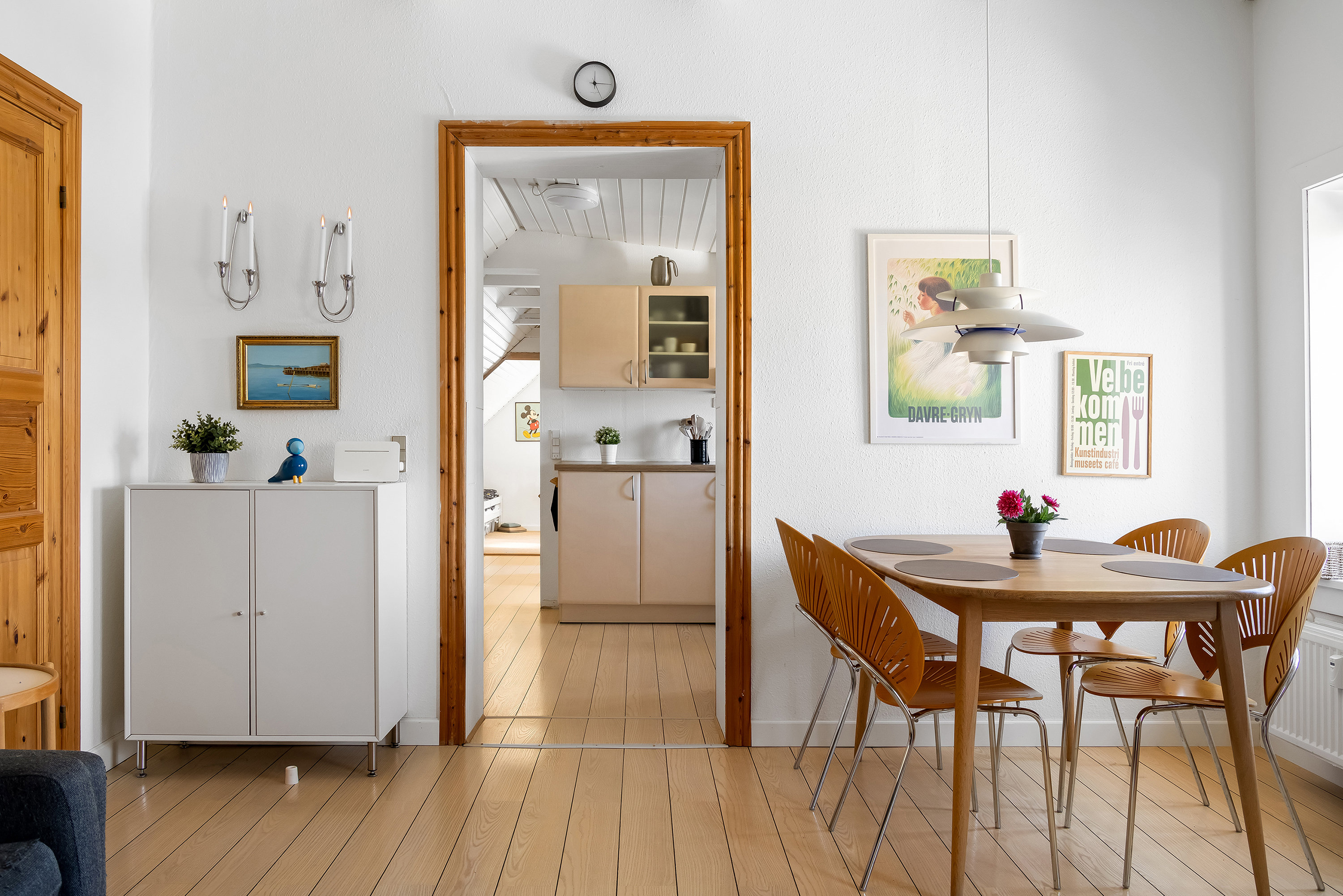 Fremhævet stue billede i fuldskærmstilstand. Billede af Lundevej 18B, st.., 3600 Frederikssund