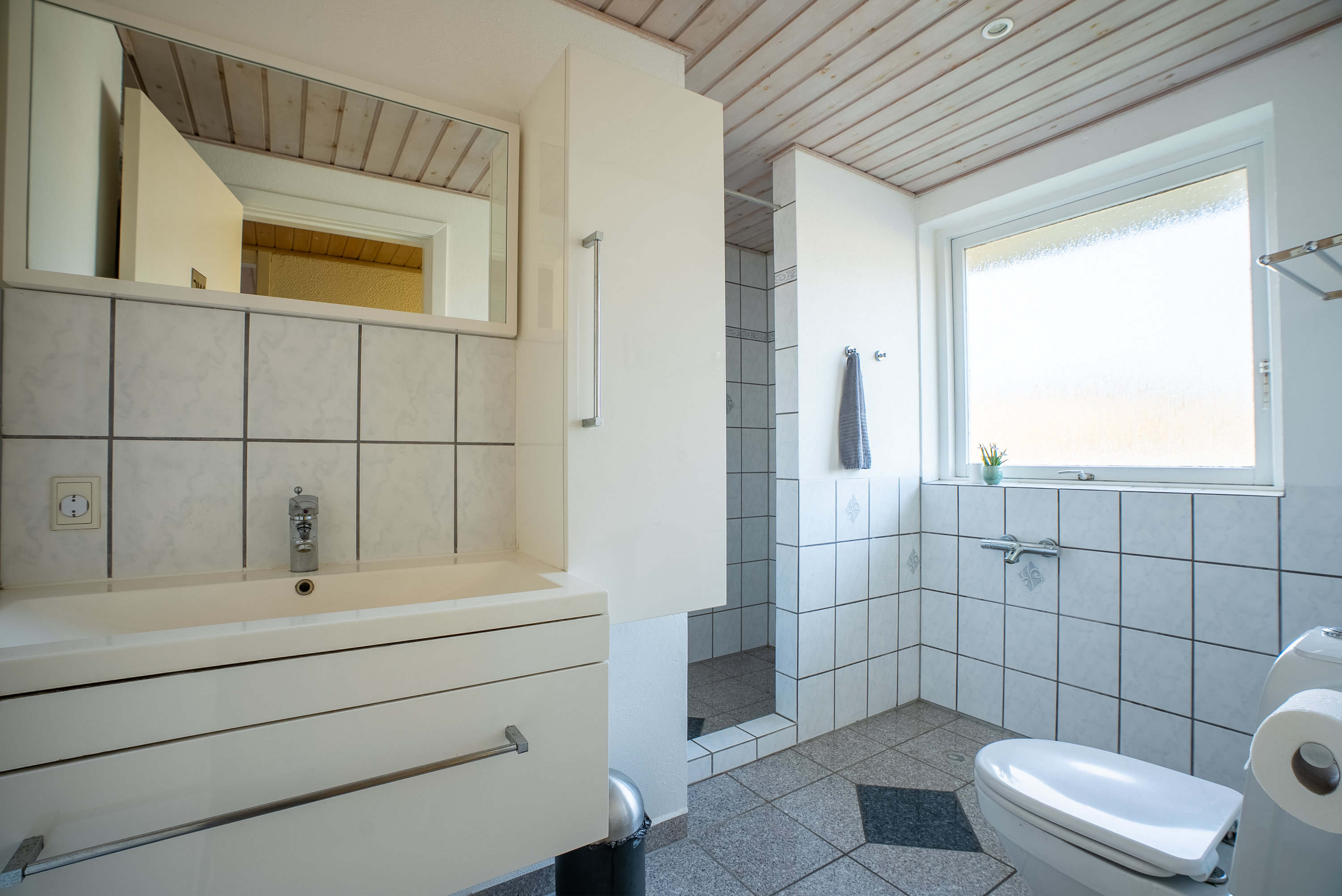 Fremhævet badeværelse billede i fuldskærmstilstand. Billede af Vinkelvej 8, Brobyværk, 5672 Broby