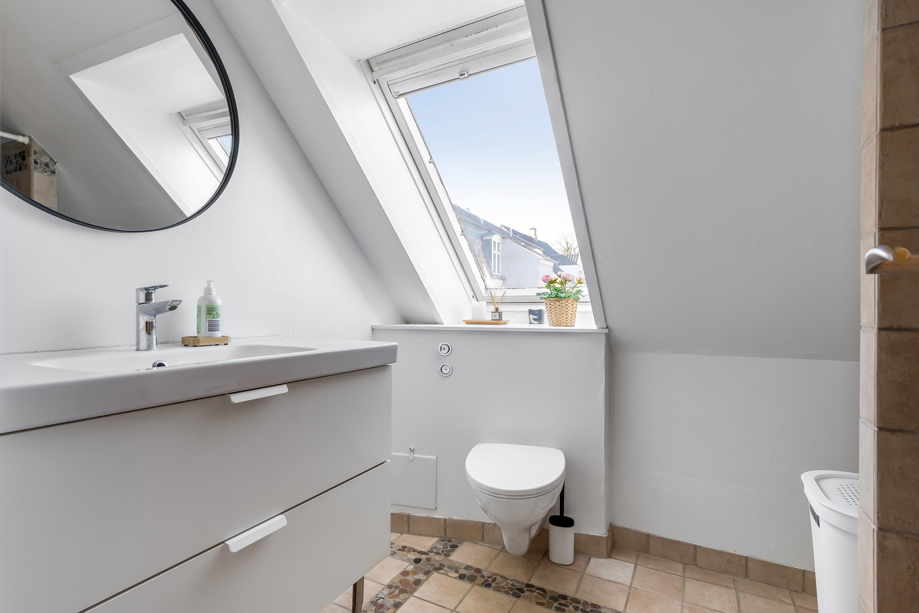 Fremhævet badeværelse billede i fuldskærmstilstand. Billede af Lundevej 18B, st.., 3600 Frederikssund