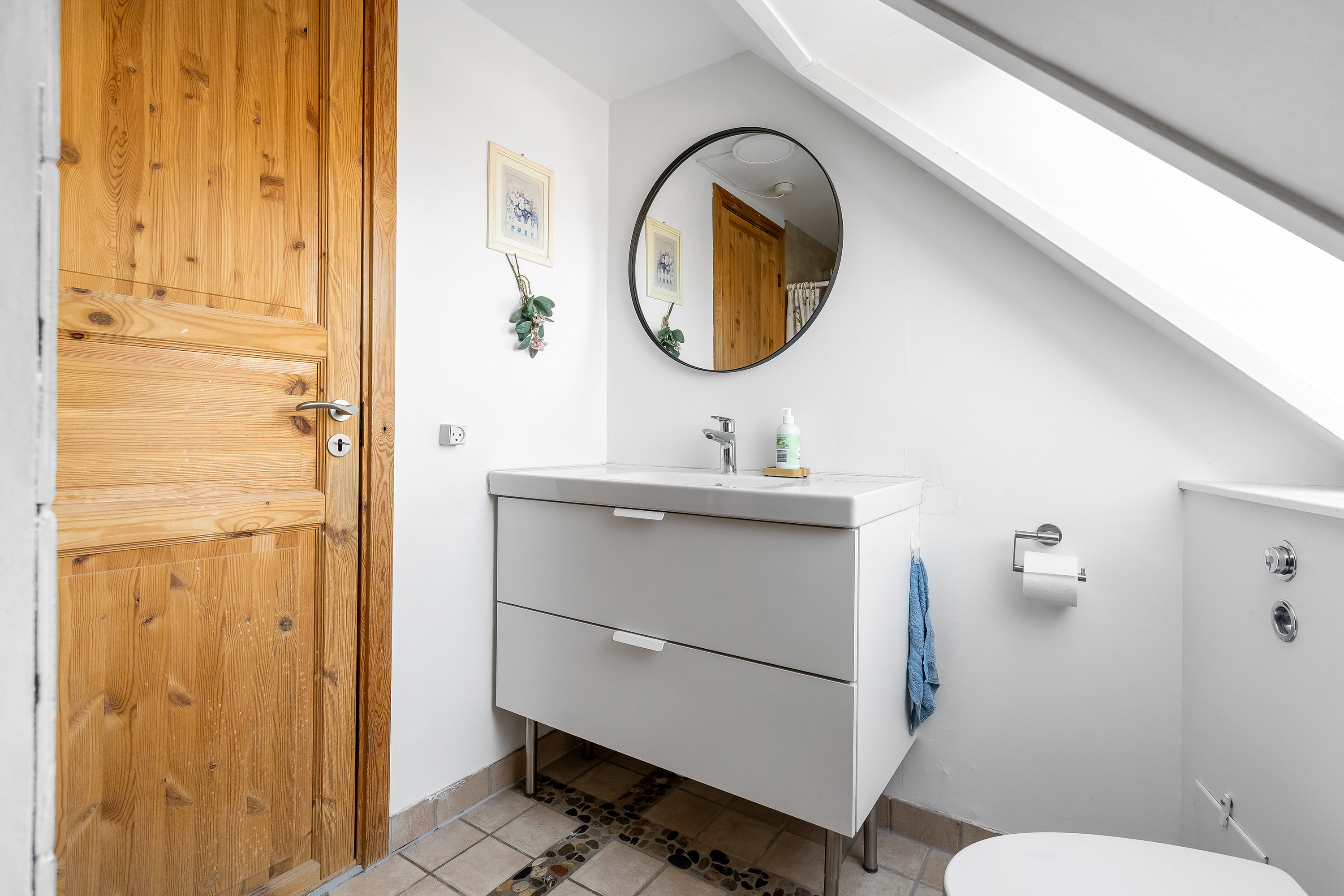 Fremhævet badeværelse billede i fuldskærmstilstand. Billede af Lundevej 18B, st.., 3600 Frederikssund