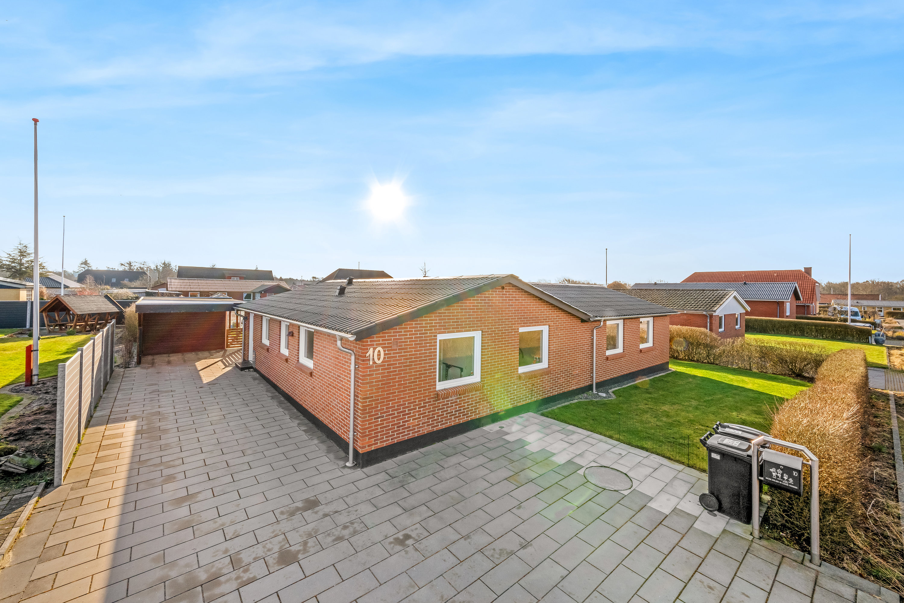 Fremhævet facade billede i fuldskærmstilstand. Billede af Lærkevej 10, 6880 Tarm