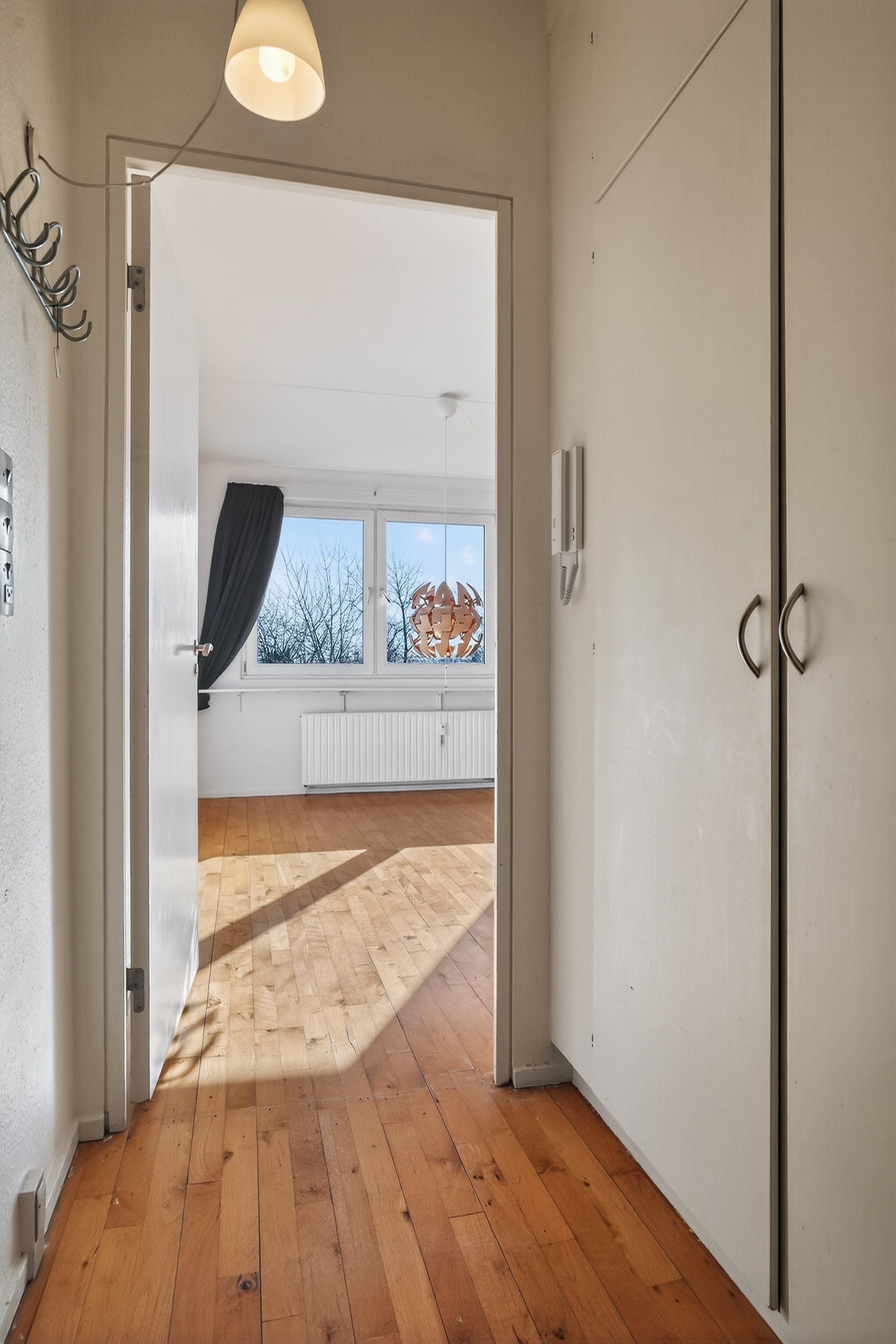 Fremhævet entré billede i fuldskærmstilstand. Billede af Elmelyparken 6B, 2. mf., 2680 Solrød Strand