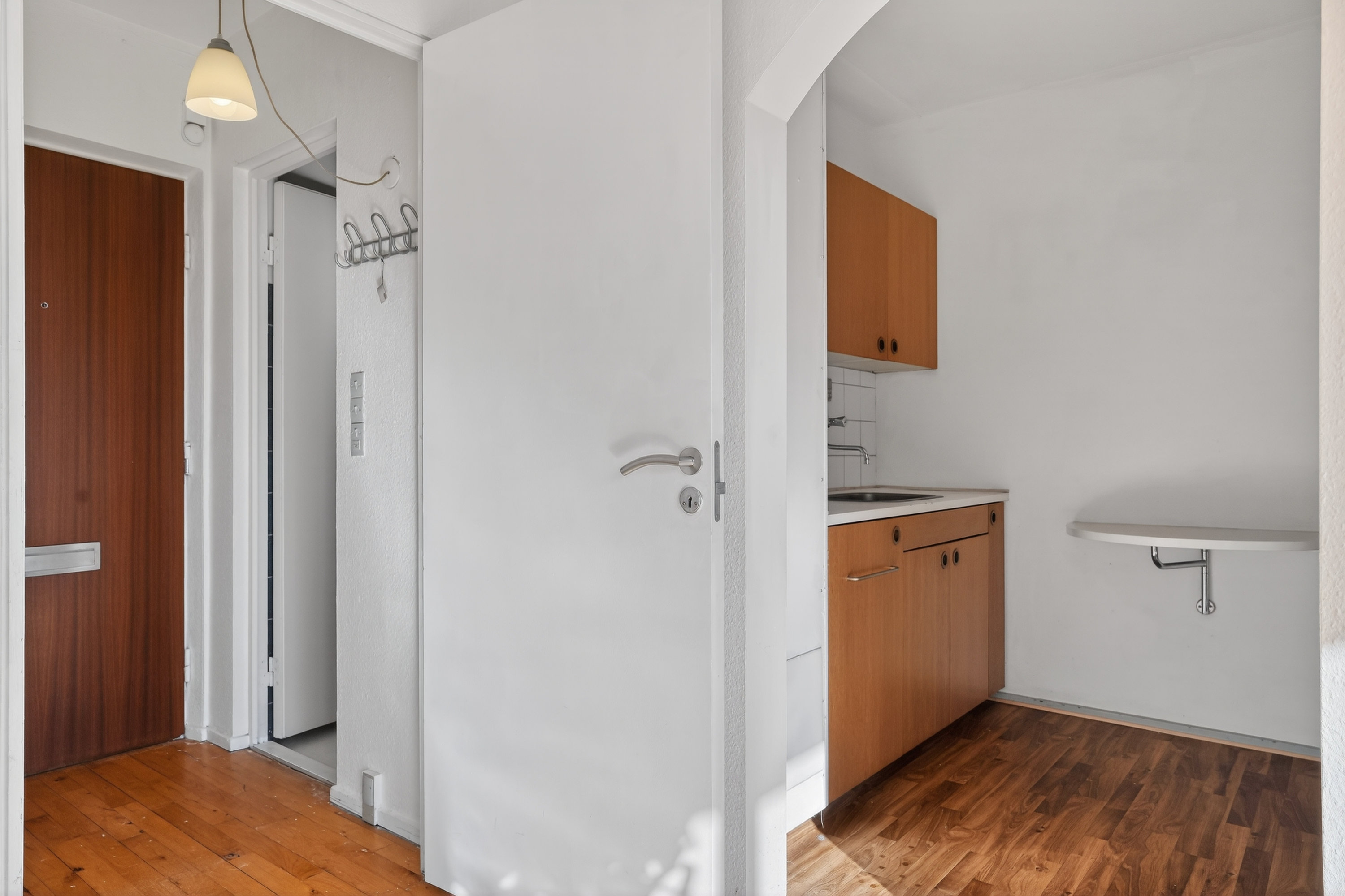 Fremhævet entré billede i fuldskærmstilstand. Billede af Elmelyparken 6B, 2. mf., 2680 Solrød Strand