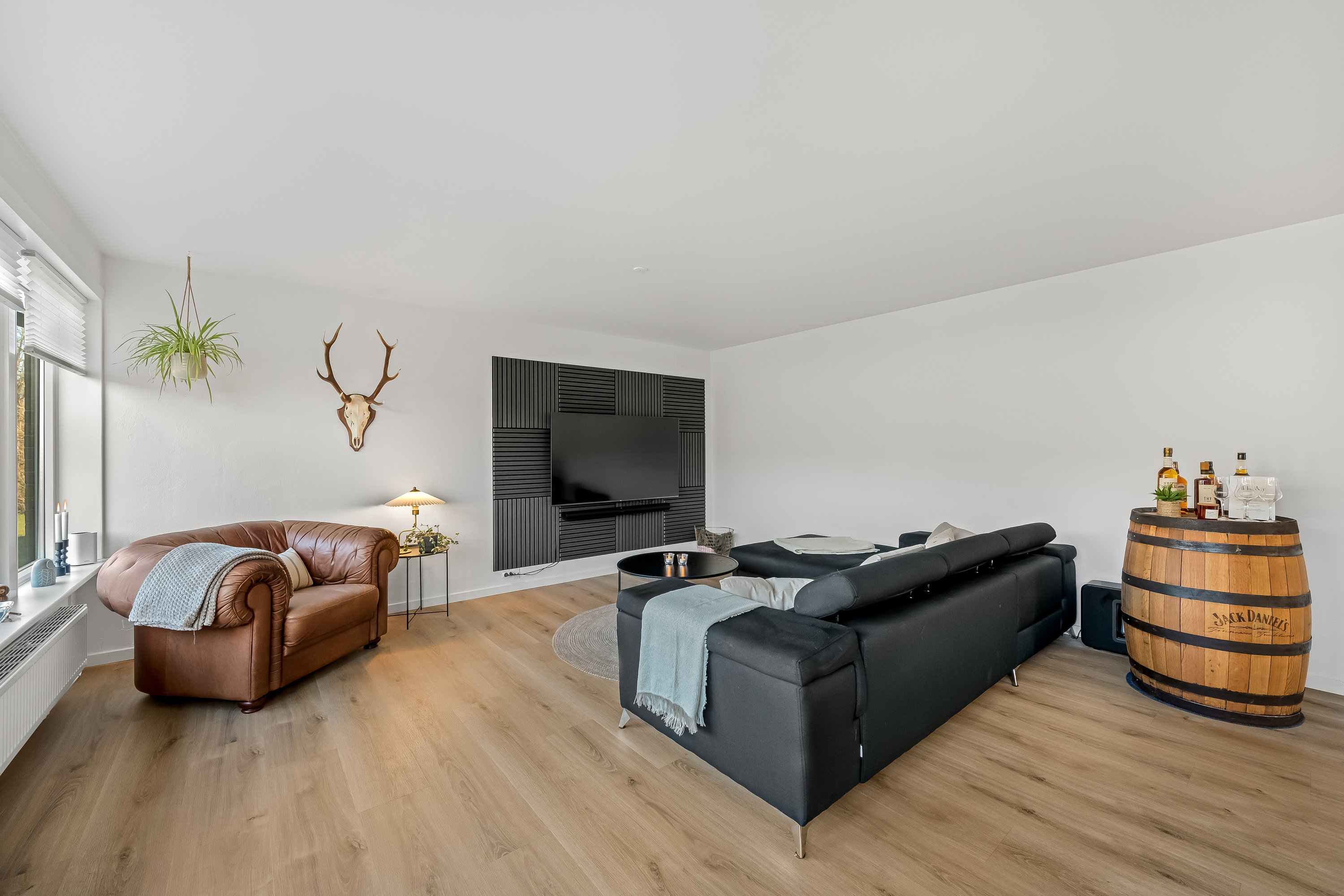 Fremhævet stue billede i fuldskærmstilstand. Billede af Kløvervej 20, 6880 Tarm