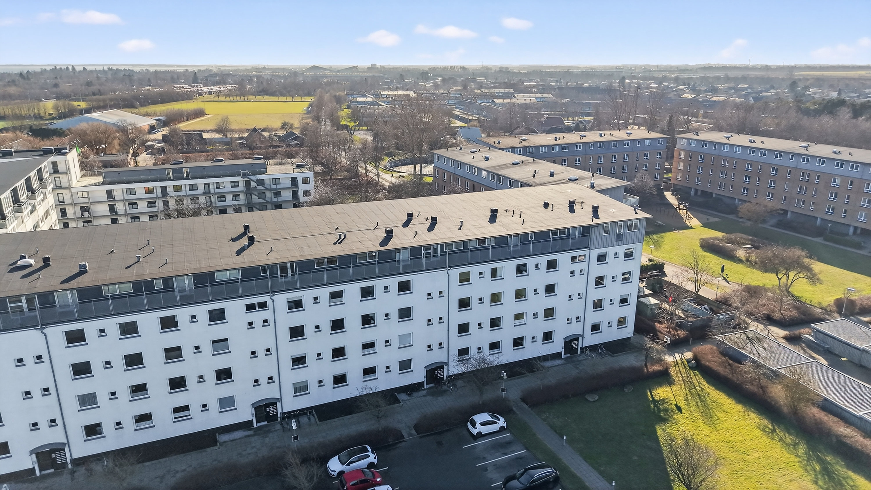 Fremhævet luftfoto billede i fuldskærmstilstand. Billede af Elmelyparken 6B, 2. mf., 2680 Solrød Strand