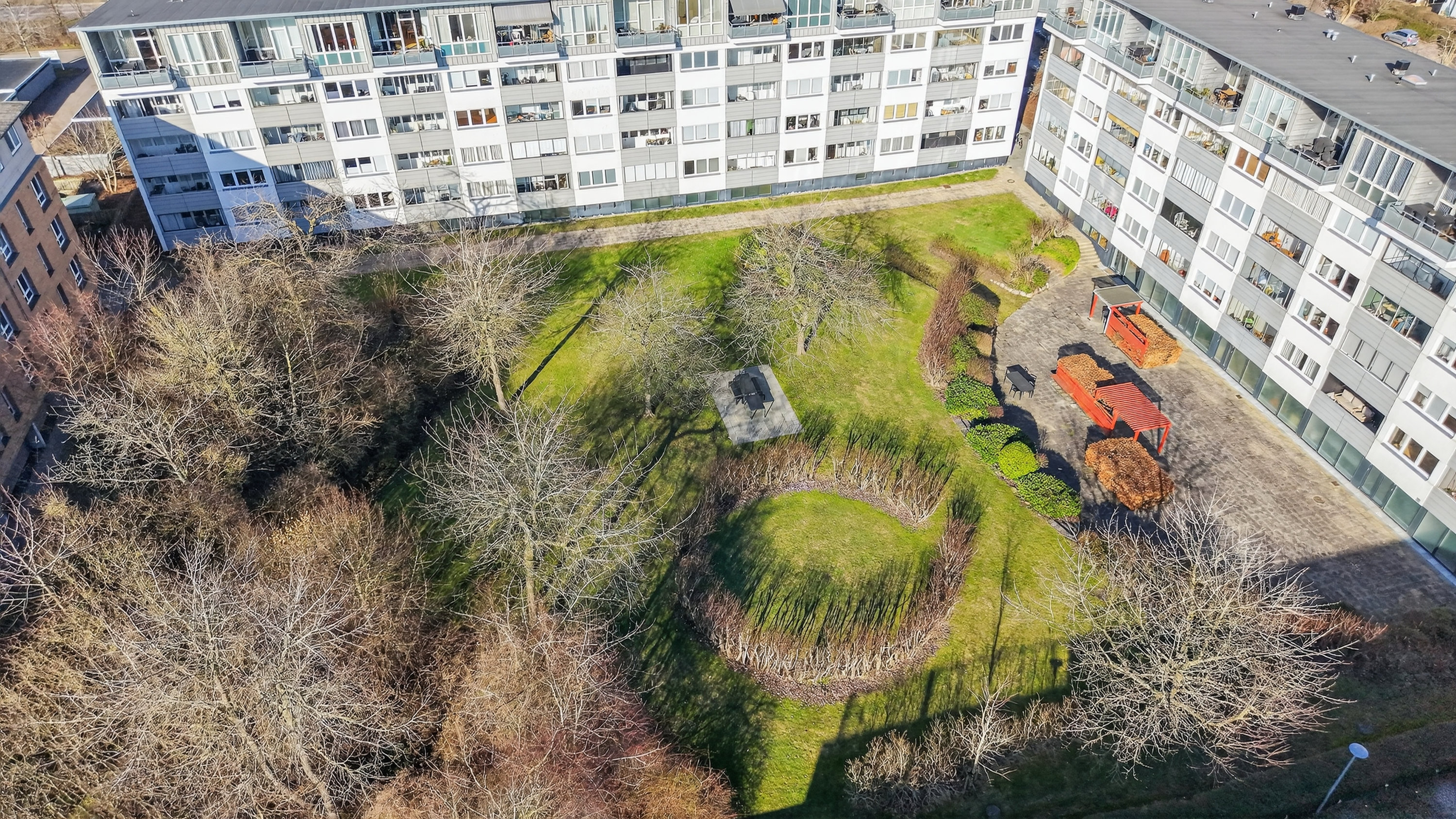 Fremhævet luftfoto billede i fuldskærmstilstand. Billede af Elmelyparken 6B, 2. mf., 2680 Solrød Strand