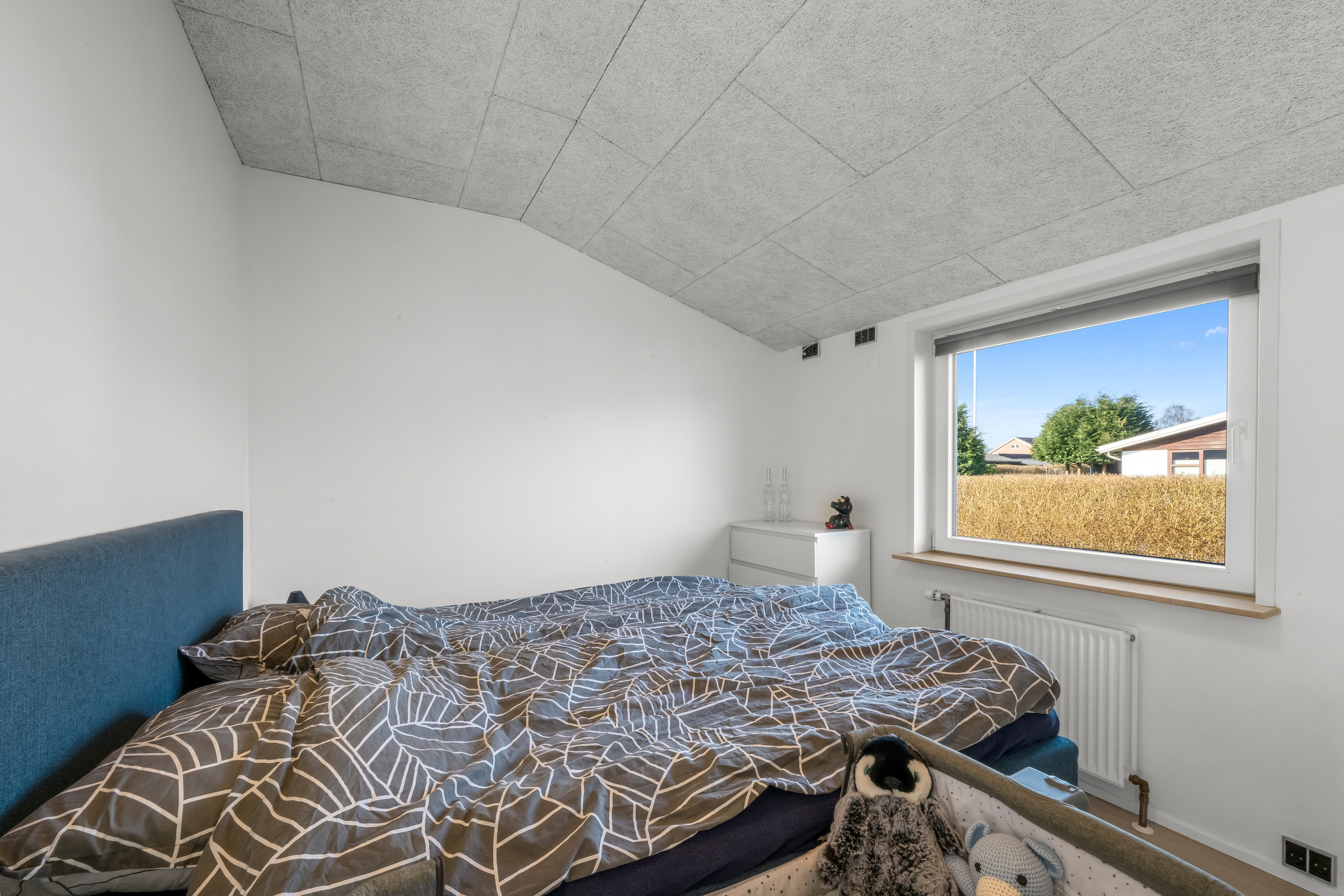 Fremhævet soveværelse billede i fuldskærmstilstand. Billede af Lærkevej 10, 6880 Tarm