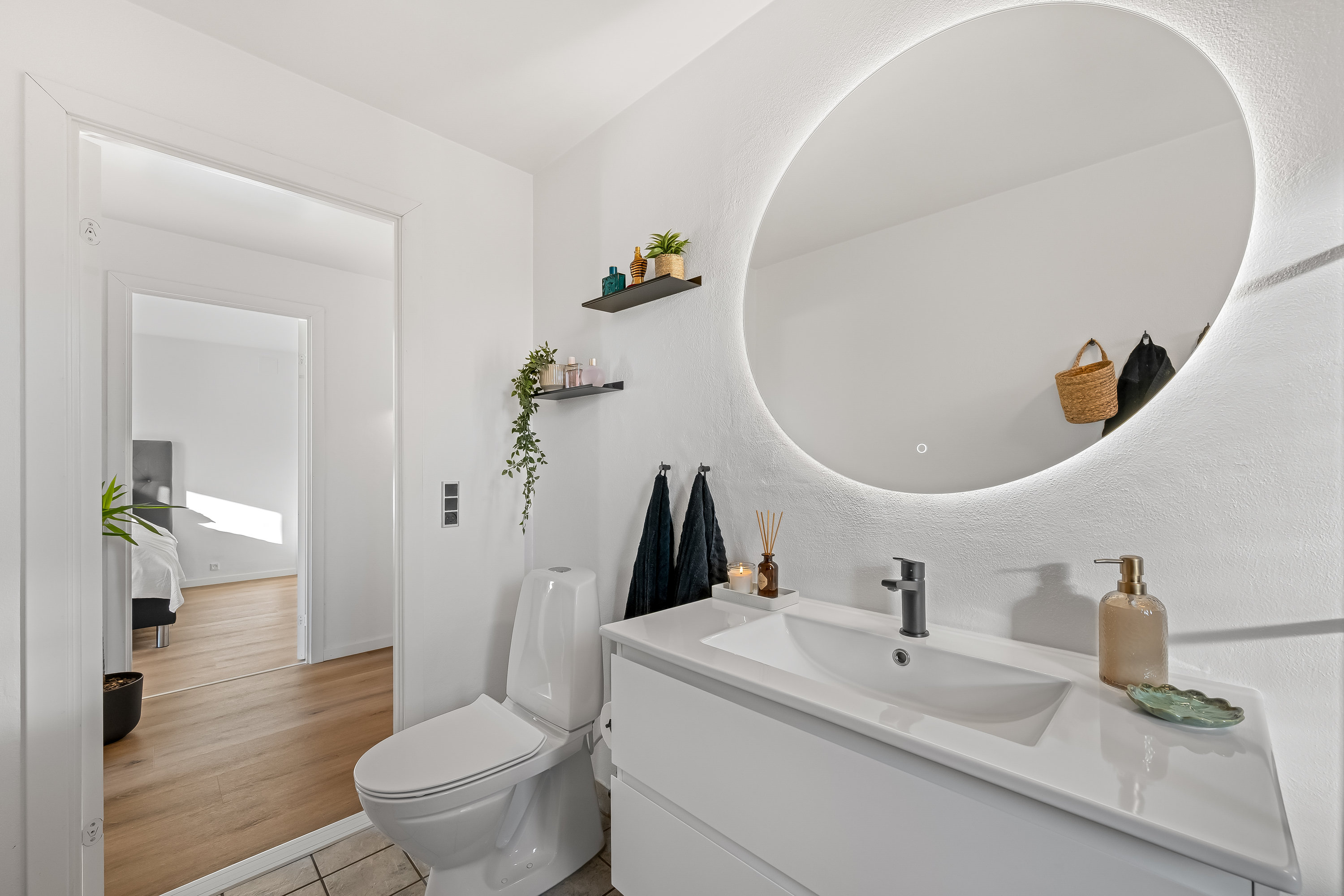 Fremhævet badeværelse billede i fuldskærmstilstand. Billede af Kløvervej 20, 6880 Tarm