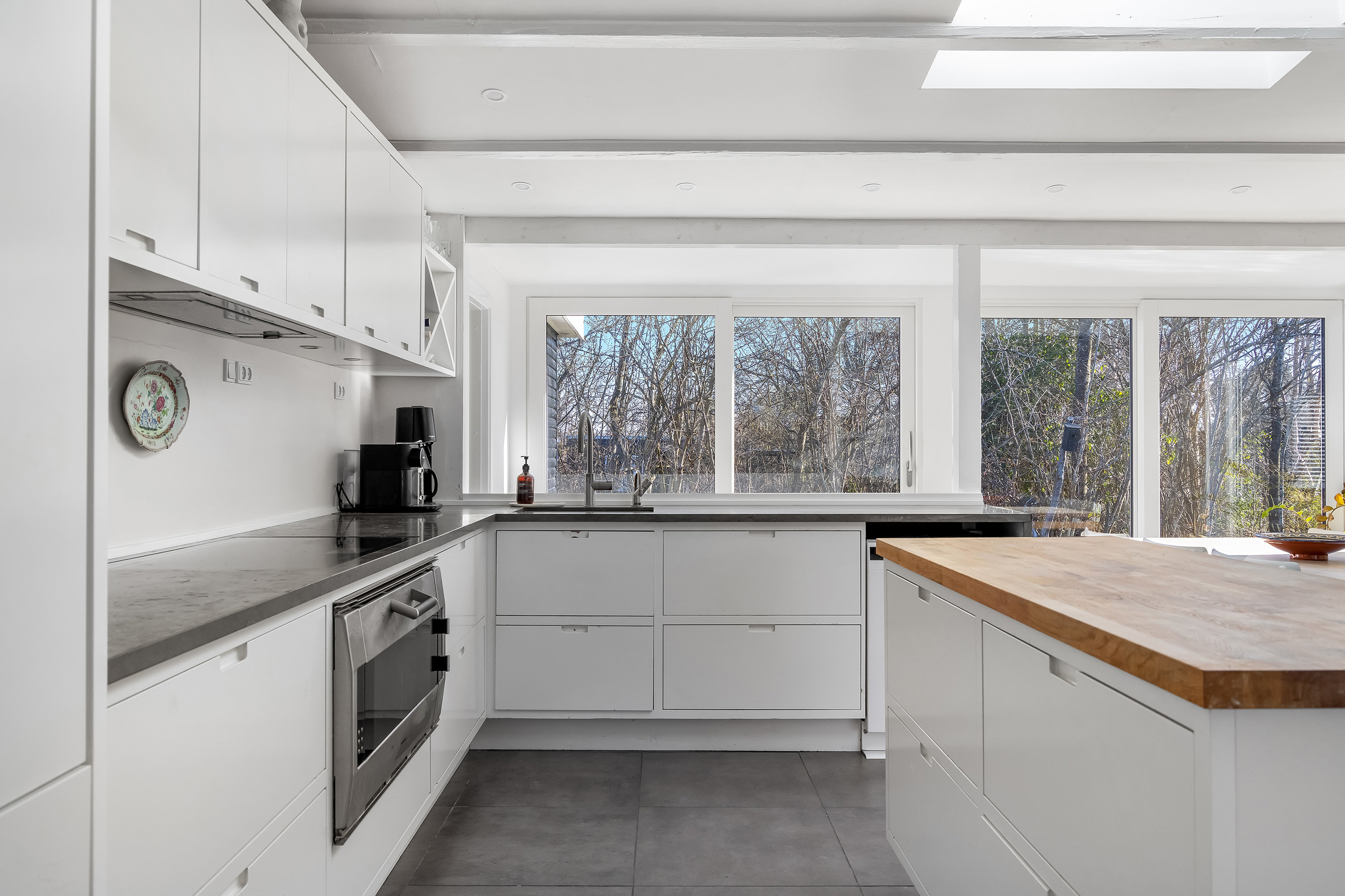 Fremhævet køkken alrum billede i fuldskærmstilstand. Billede af Haarlandsbakken 3, 3220 Tisvildeleje