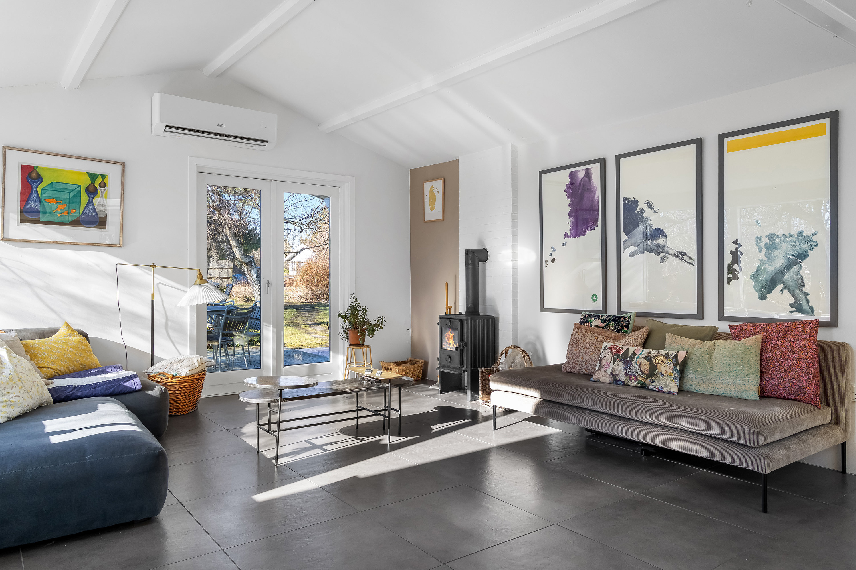 Fremhævet stue billede i fuldskærmstilstand. Billede af Haarlandsbakken 3, 3220 Tisvildeleje