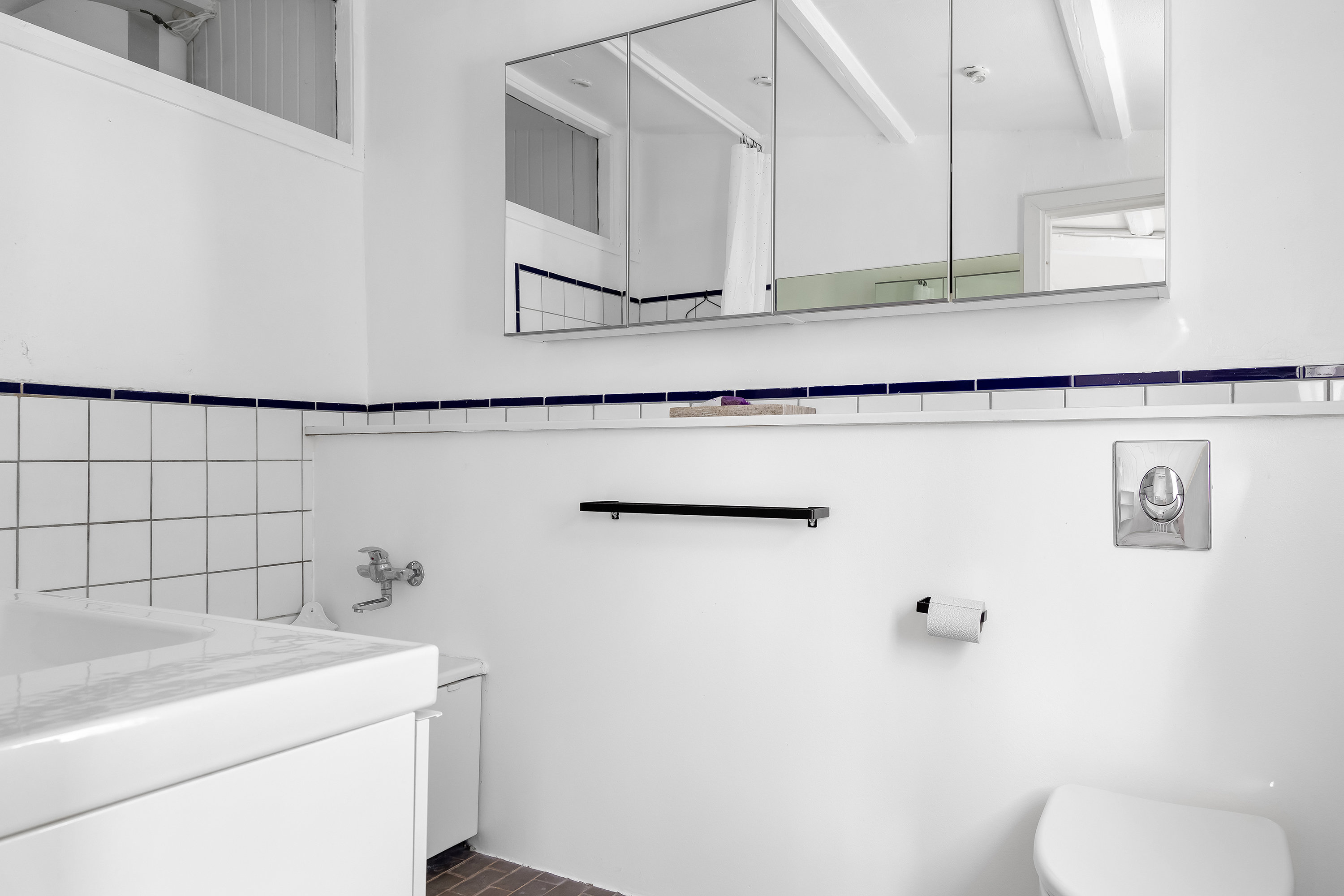 Fremhævet badeværelse billede i fuldskærmstilstand. Billede af Haarlandsbakken 3, 3220 Tisvildeleje