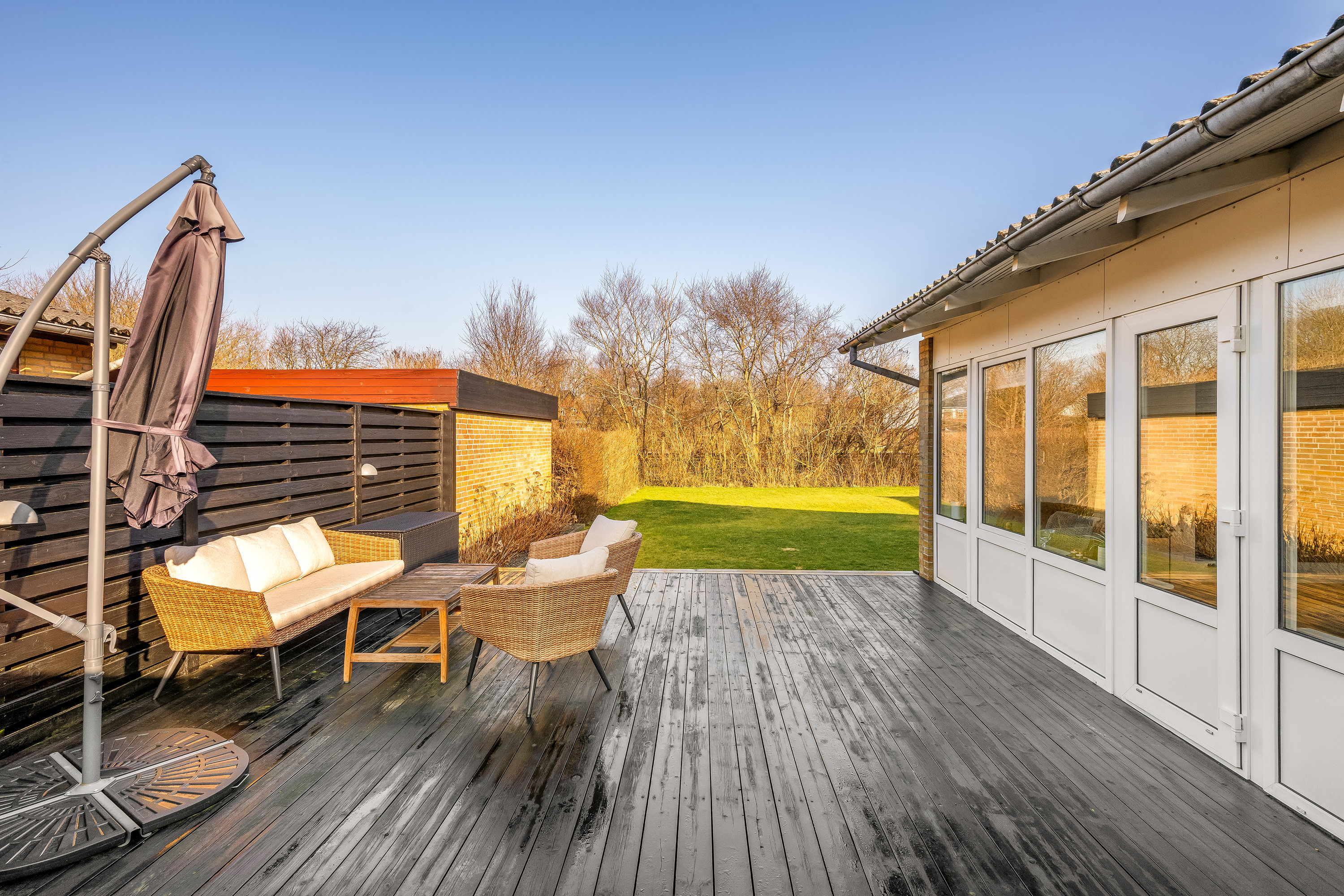 Fremhævet terrasse billede i fuldskærmstilstand. Billede af Kløvervej 20, 6880 Tarm