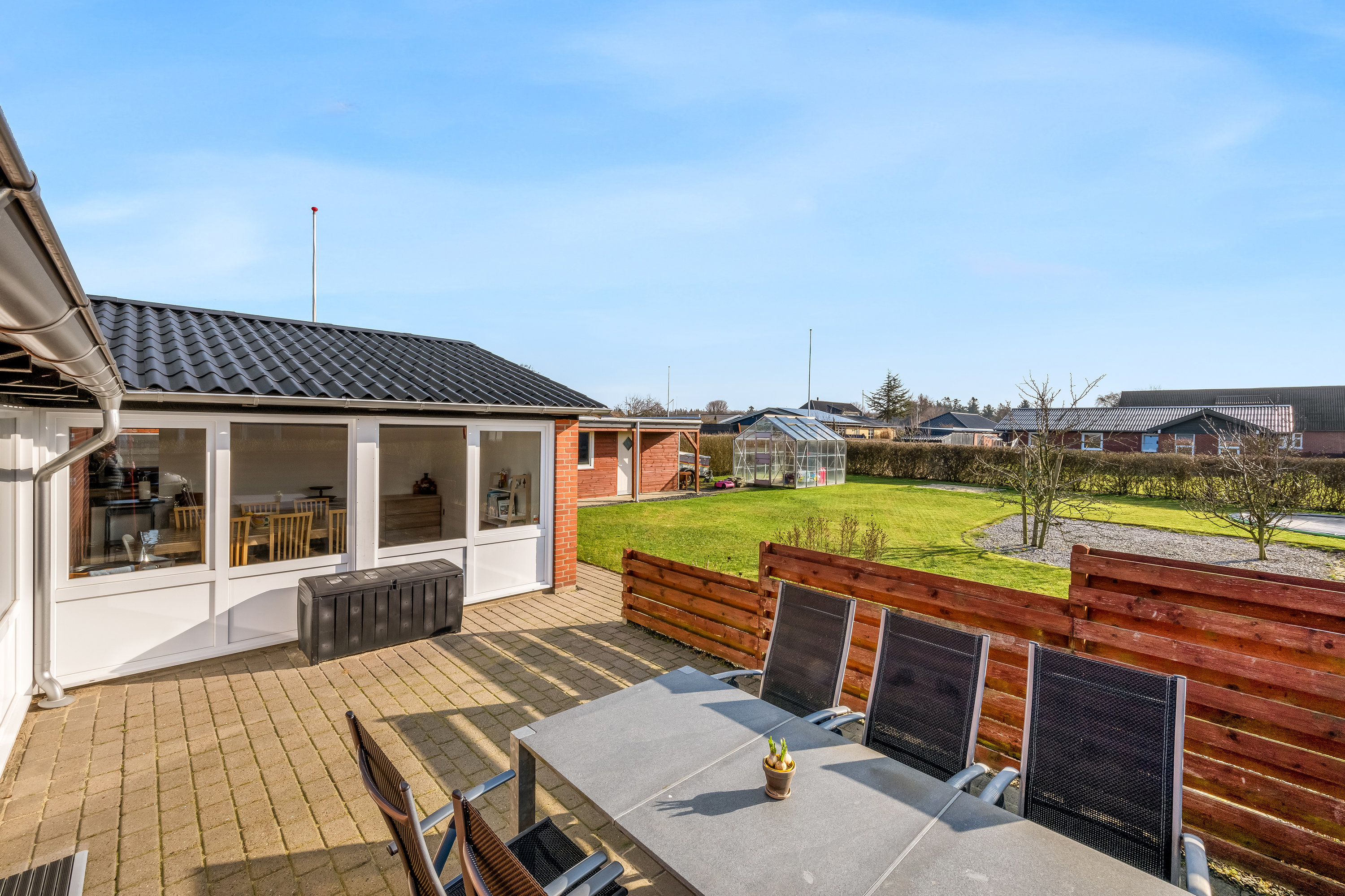 Fremhævet terrasse billede i fuldskærmstilstand. Billede af Lærkevej 10, 6880 Tarm