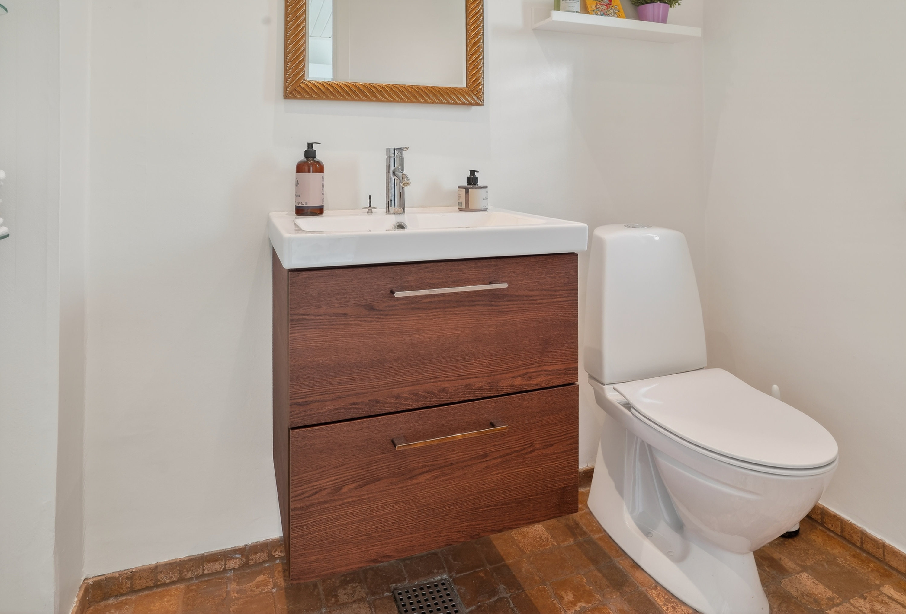 Fremhævet wc billede i fuldskærmstilstand. Billede af Vilhelmsro 412, 3480 Fredensborg