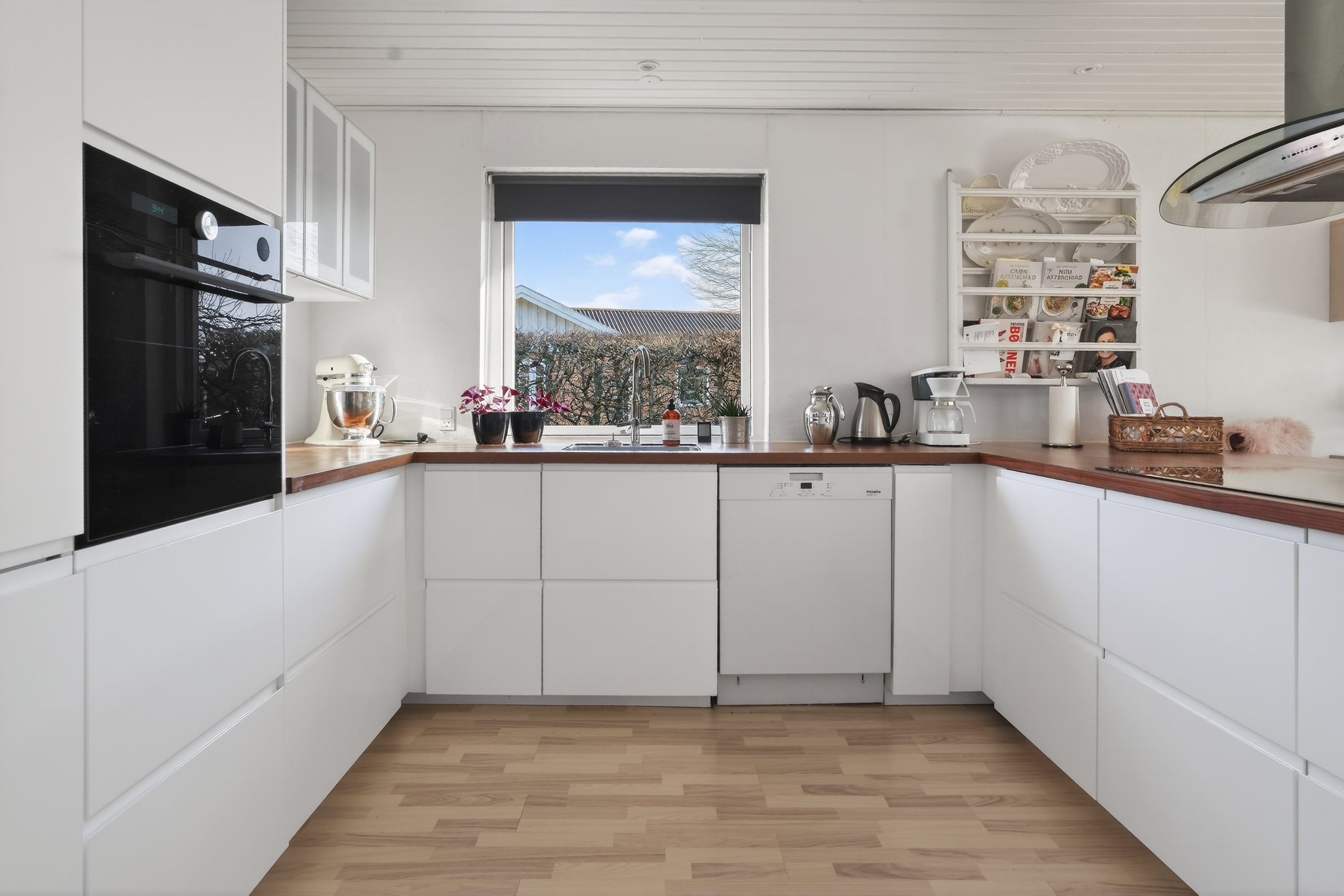 Fremhævet køkken billede i fuldskærmstilstand. Billede af Vilhelmsro 412, 3480 Fredensborg