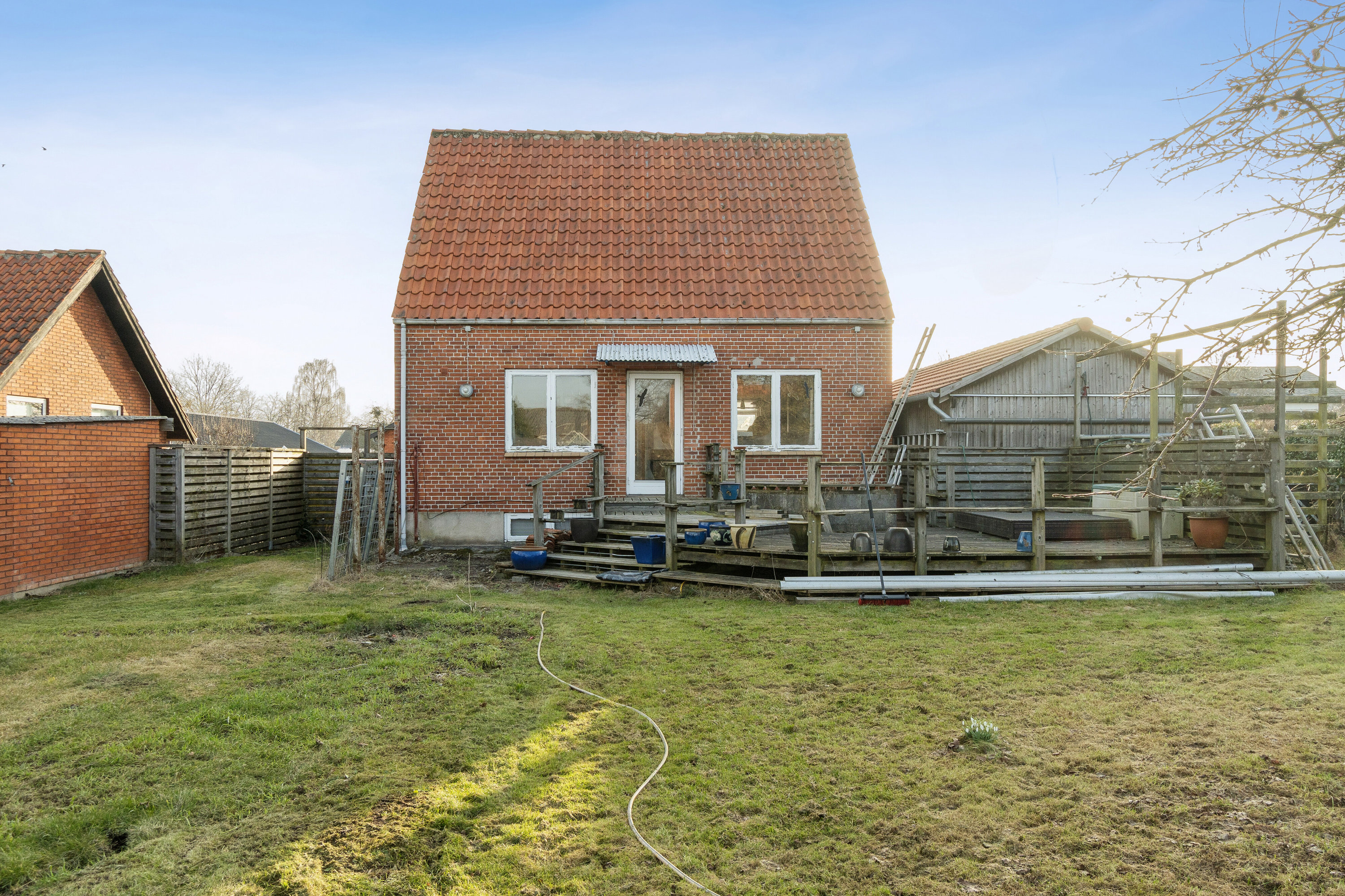 Fremhævet set fra haven billede i fuldskærmstilstand. Billede af Gyvelvej 17, 4200 Slagelse