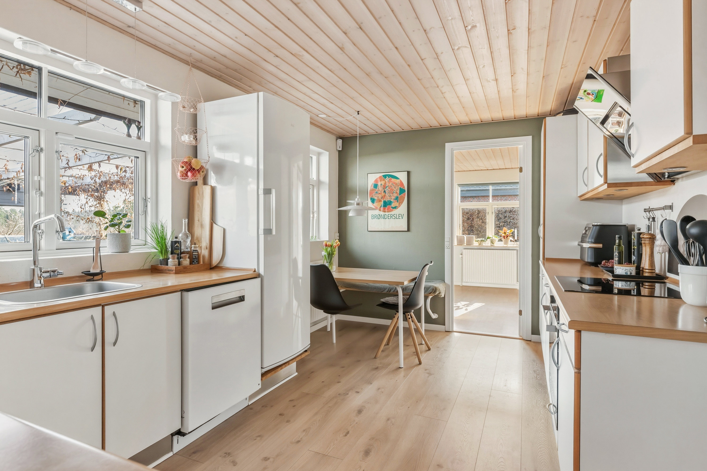 Fremhævet køkken billede i fuldskærmstilstand. Billede af Asgård 92, 9700 Brønderslev