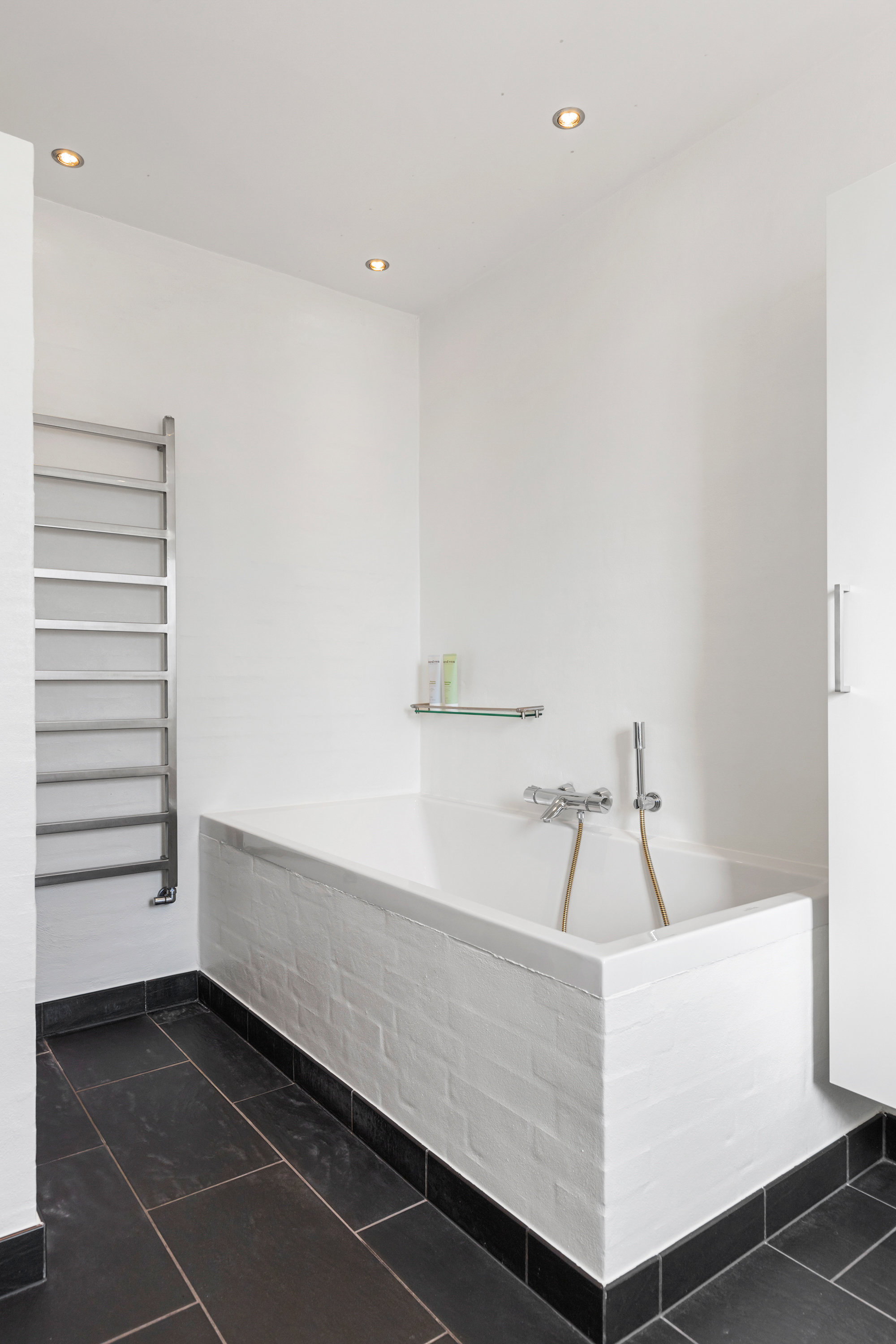 Fremhævet badeværelse billede i fuldskærmstilstand. Billede af Thomasmindeparken 59, 9440 Aabybro