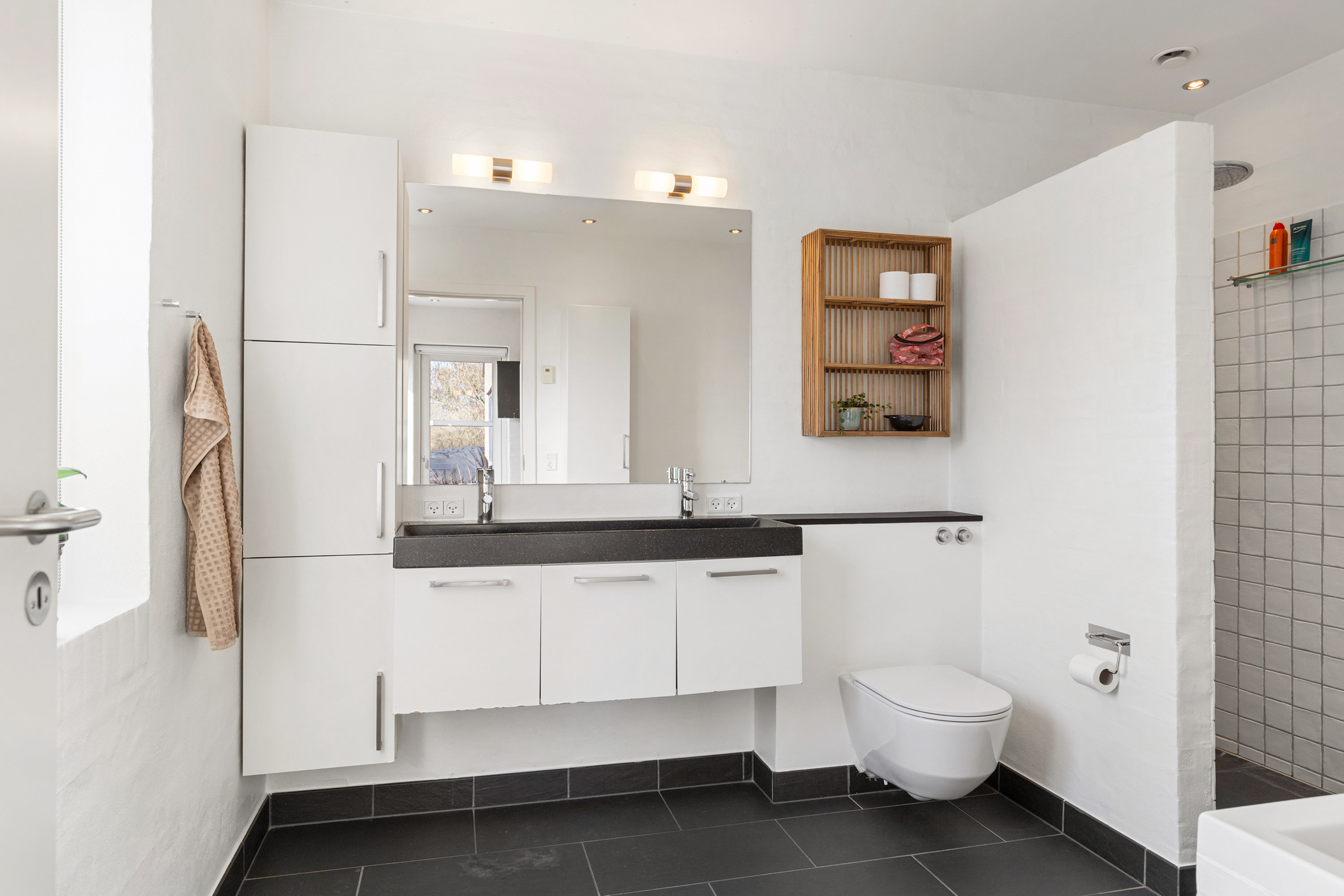 Fremhævet badeværelse billede i fuldskærmstilstand. Billede af Thomasmindeparken 59, 9440 Aabybro