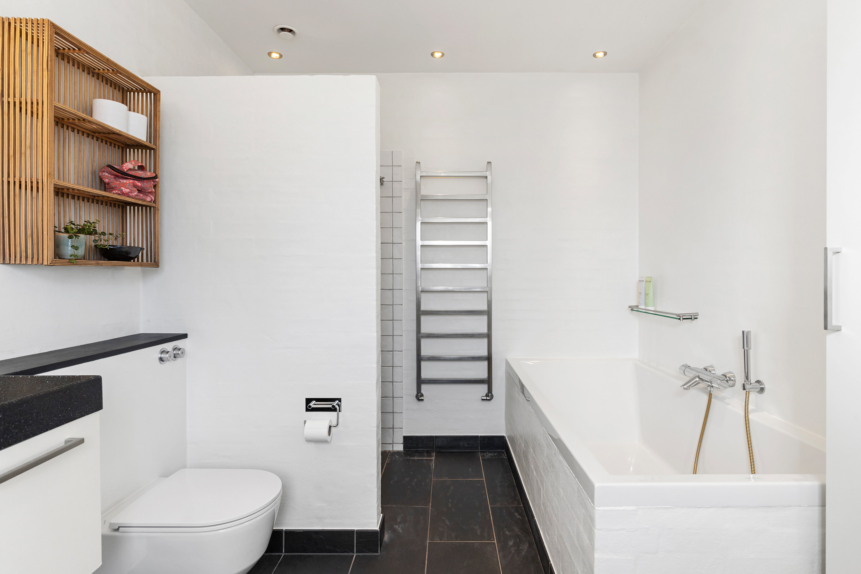 Fremhævet badeværelse billede i fuldskærmstilstand. Billede af Thomasmindeparken 59, 9440 Aabybro