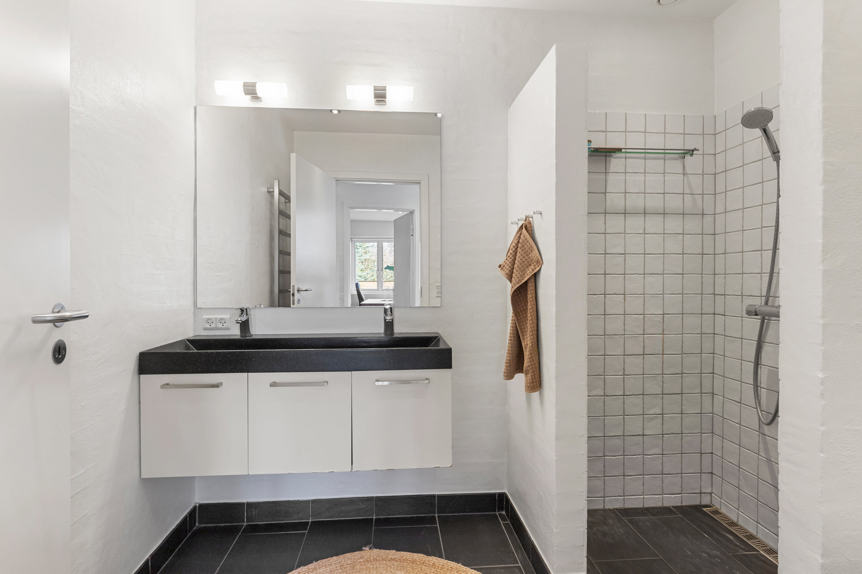 Fremhævet badeværelse billede i fuldskærmstilstand. Billede af Thomasmindeparken 59, 9440 Aabybro