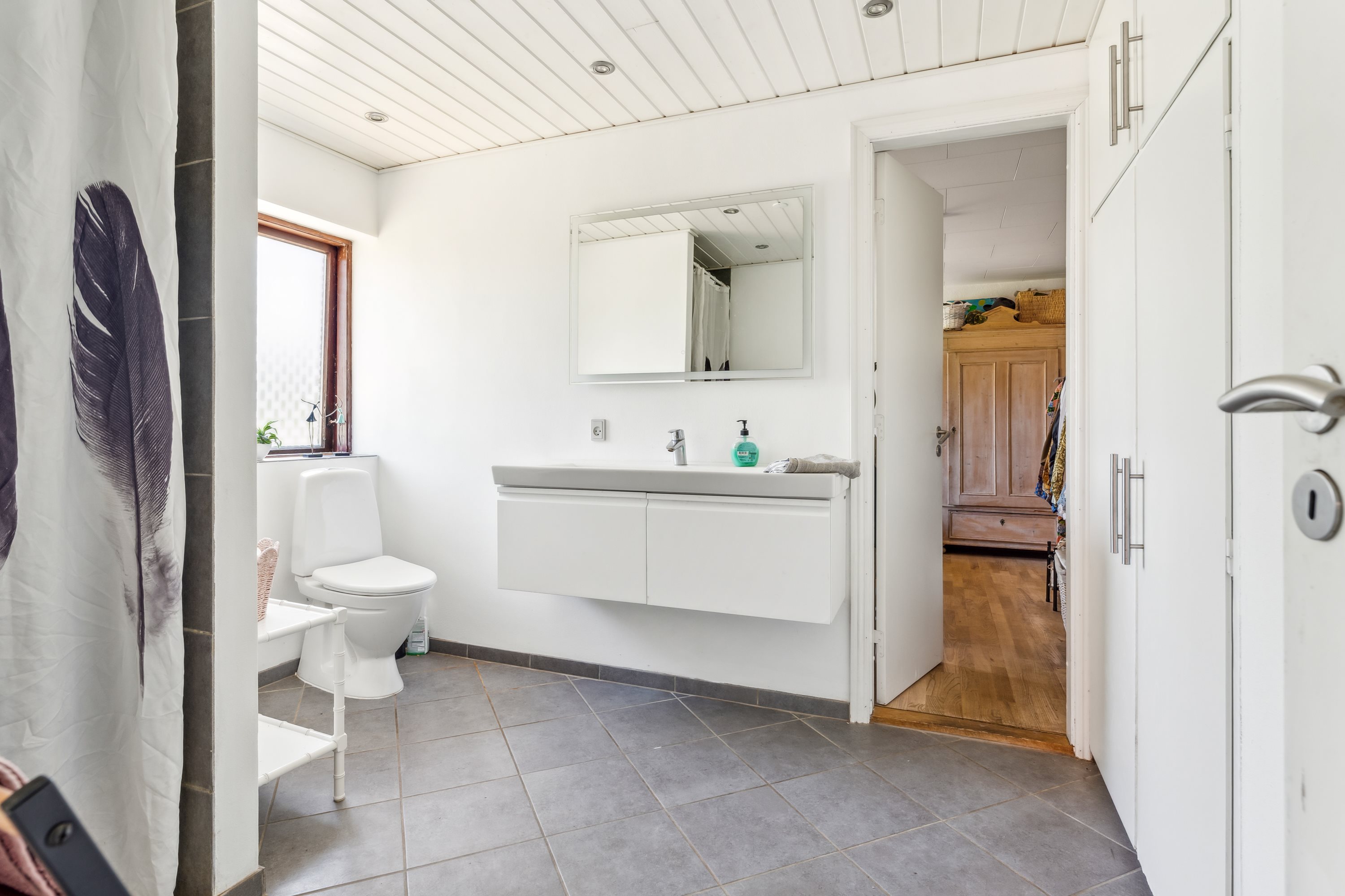 Fremhævet badeværelse billede i fuldskærmstilstand. Billede af Kragelundvej 6, Hvorslev, 8860 Ulstrup