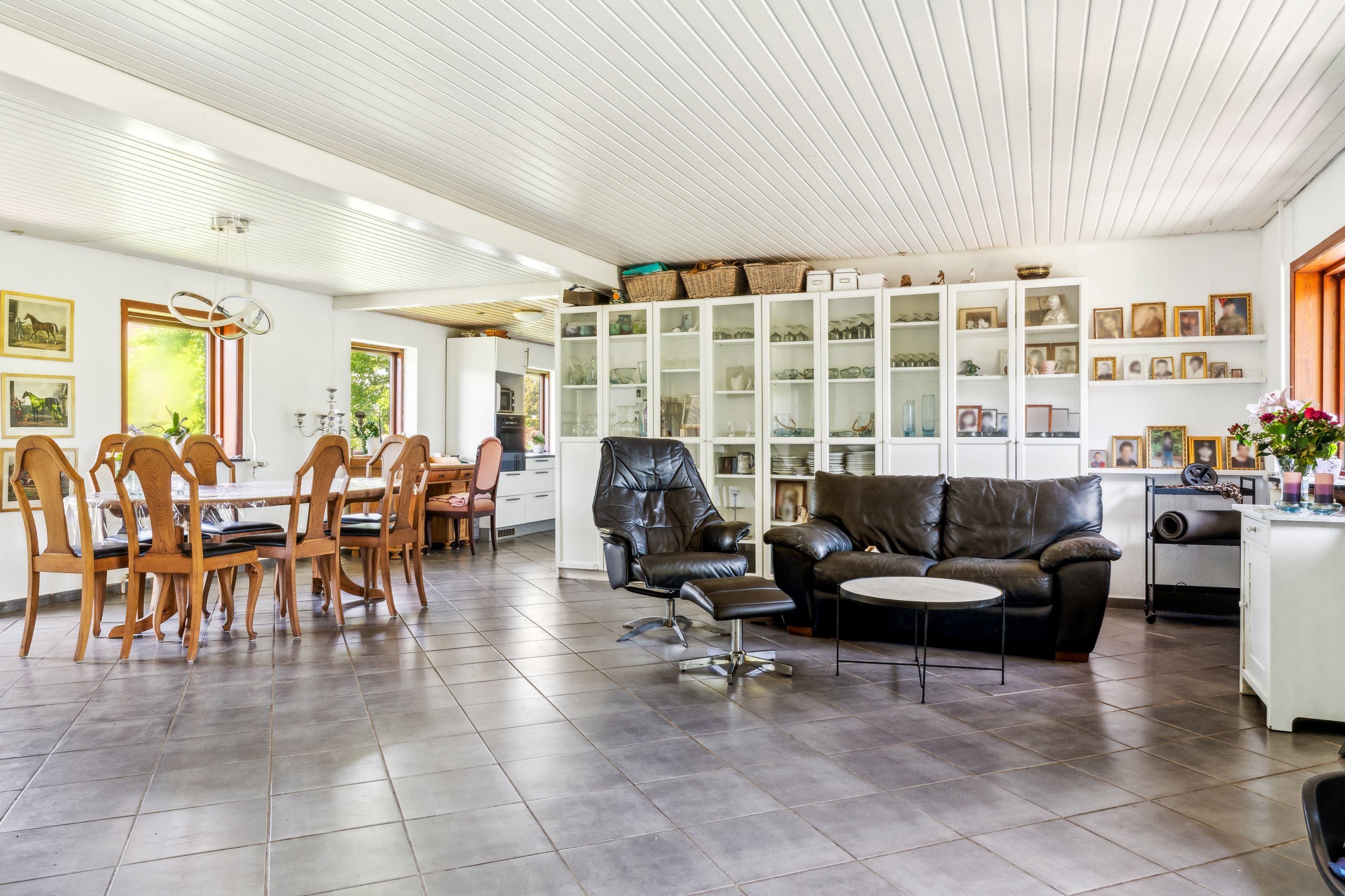 Fremhævet stue billede i fuldskærmstilstand. Billede af Kragelundvej 6, Hvorslev, 8860 Ulstrup