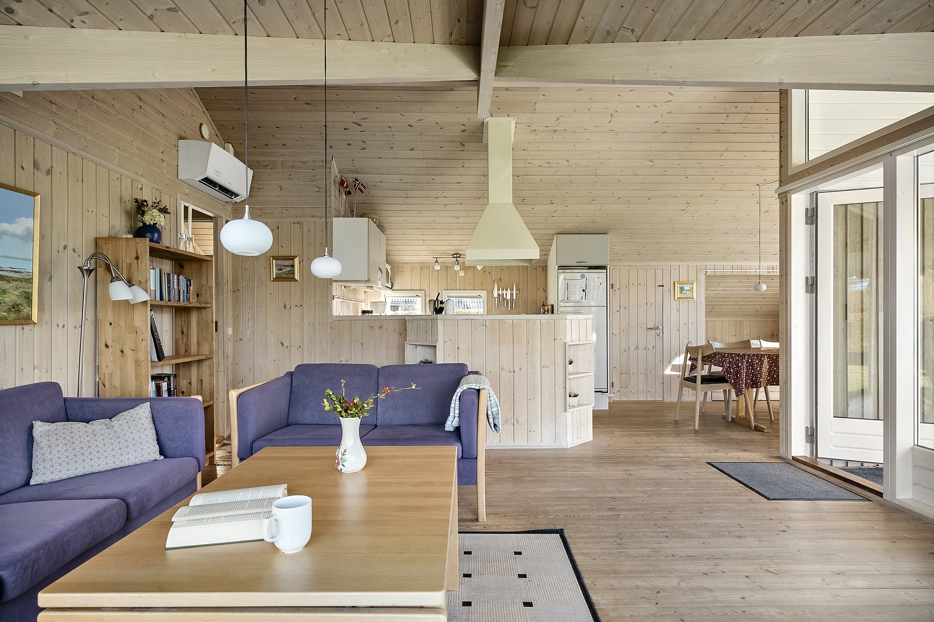 Fremhævet stue billede i fuldskærmstilstand. Billede af Engagervej 89, Dyngby Strand, 8300 Odder