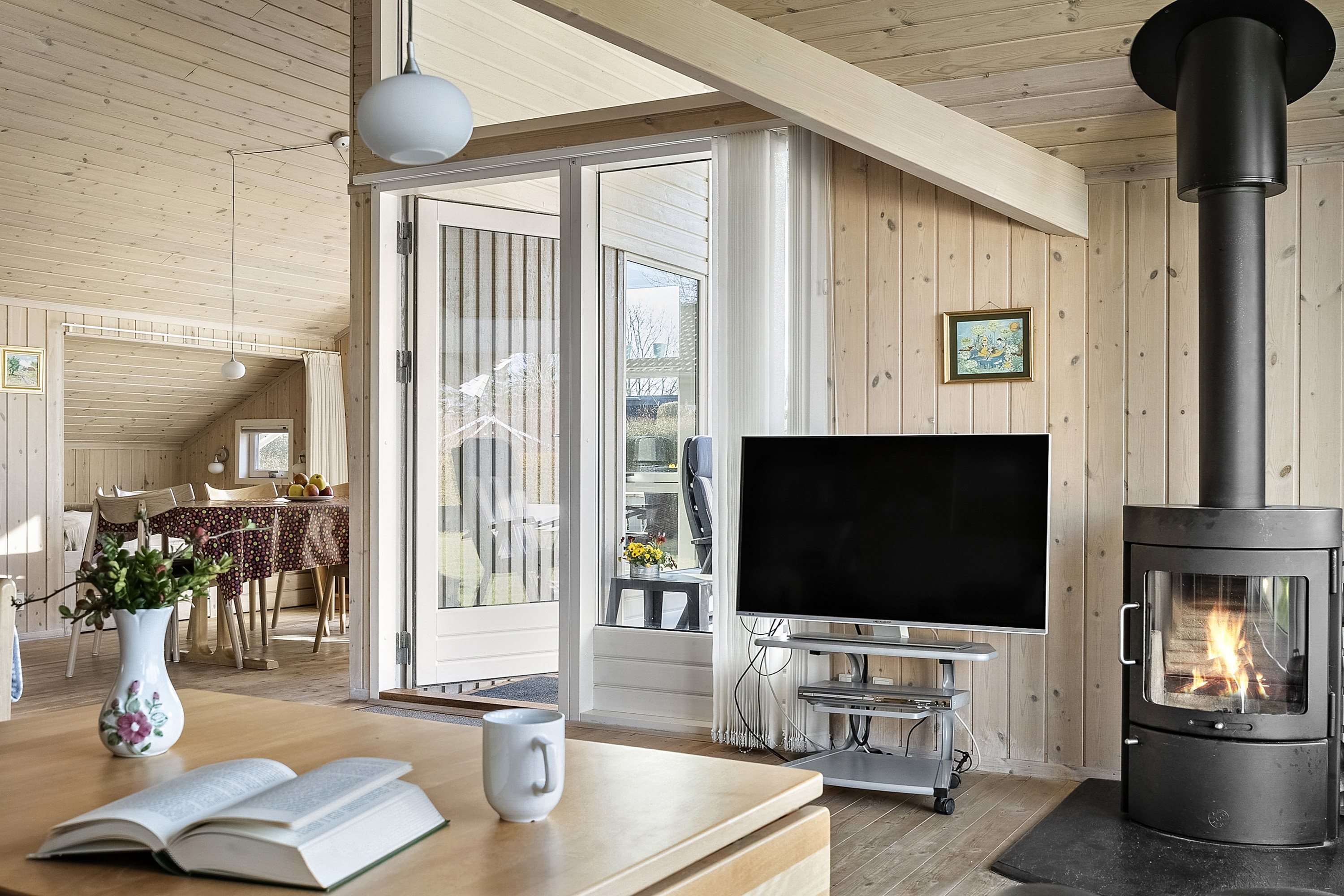 Fremhævet stue billede i fuldskærmstilstand. Billede af Engagervej 89, Dyngby Strand, 8300 Odder