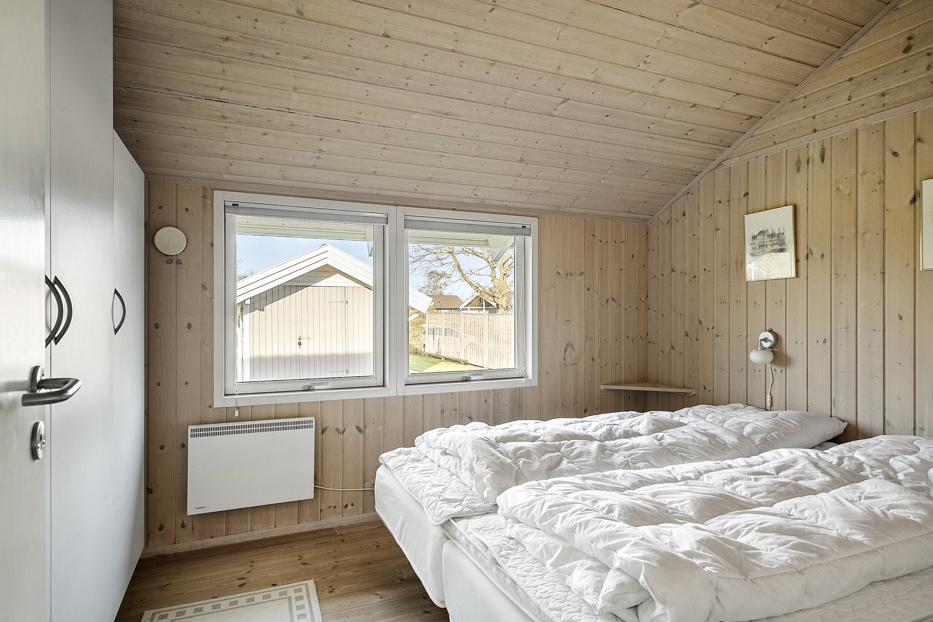 Fremhævet soveværelse billede i fuldskærmstilstand. Billede af Engagervej 89, Dyngby Strand, 8300 Odder