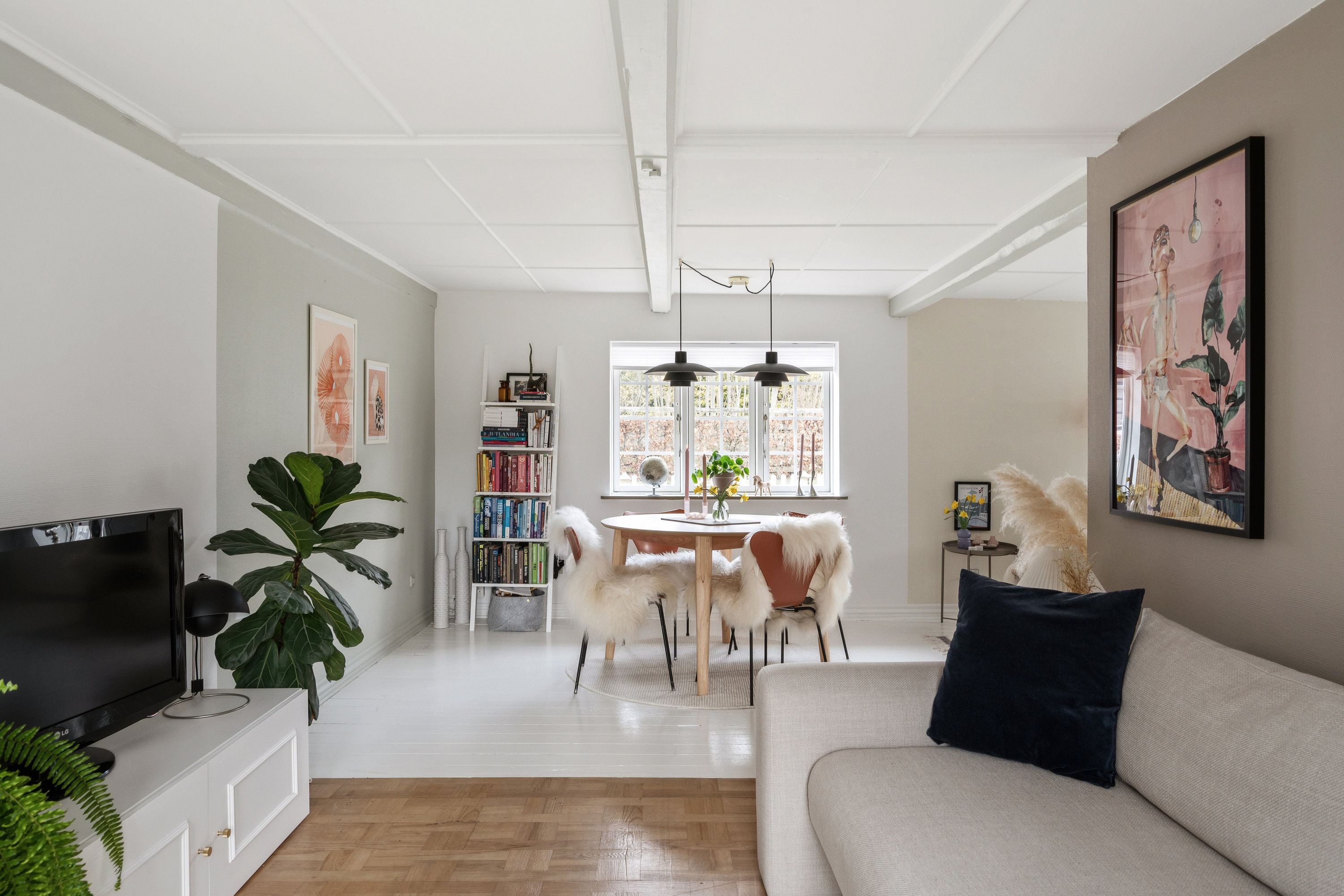 Fremhævet stue billede i fuldskærmstilstand. Billede af Algade 9, Grundfør, 8382 Hinnerup