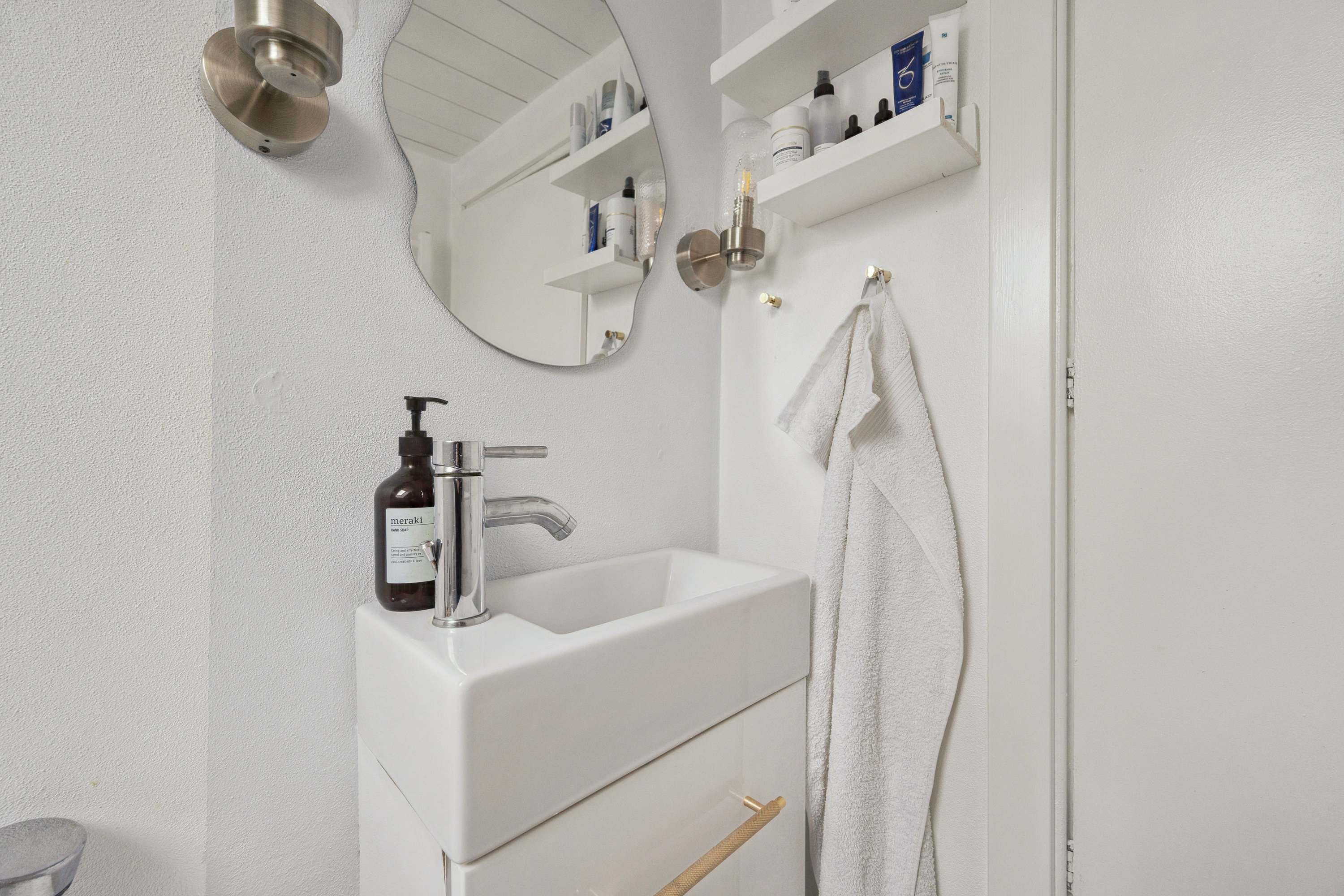 Fremhævet badeværelse billede i fuldskærmstilstand. Billede af Algade 9, Grundfør, 8382 Hinnerup