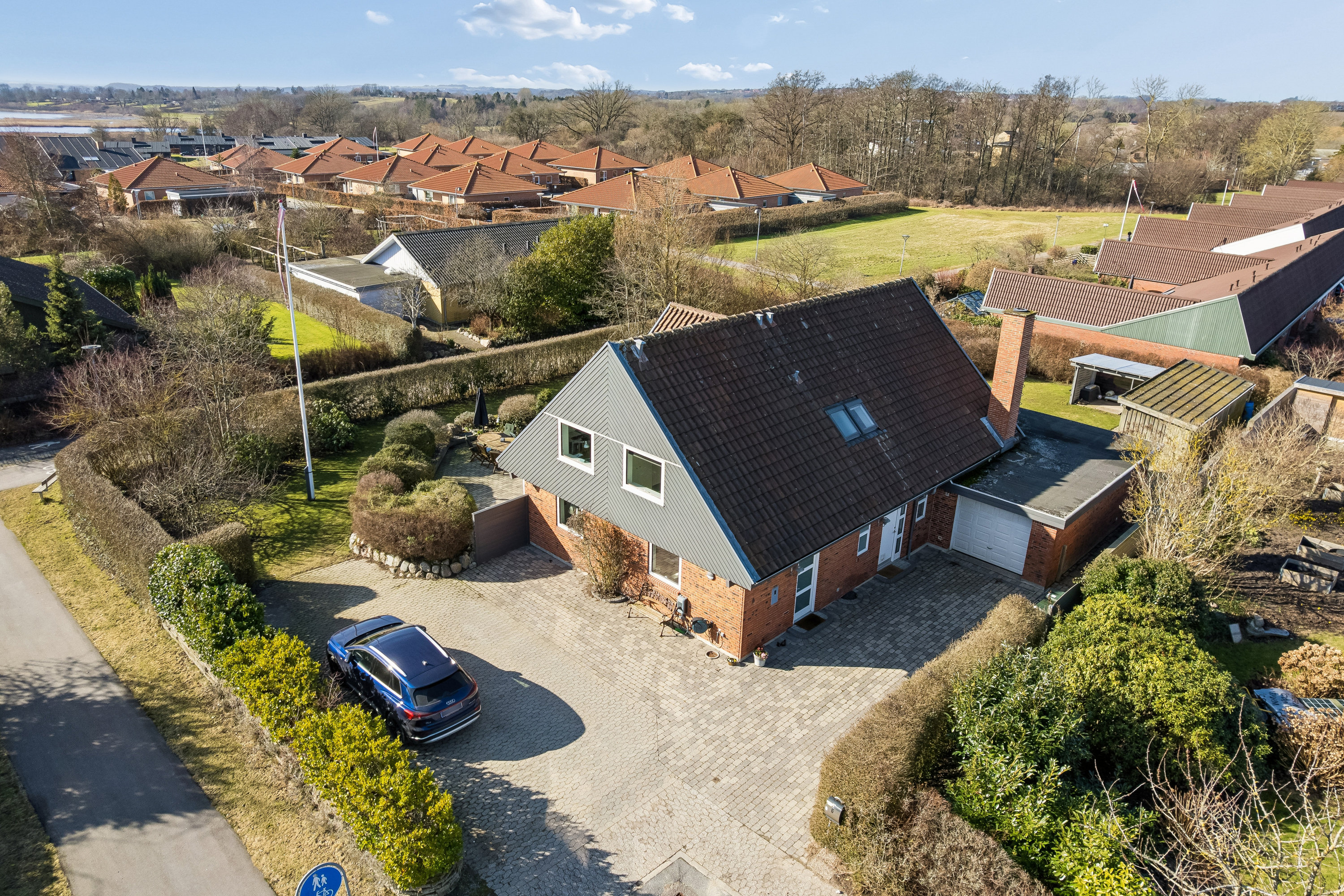 Fremhævet luftfoto billede i fuldskærmstilstand. Billede af Tjurvej 6, 8410 Rønde