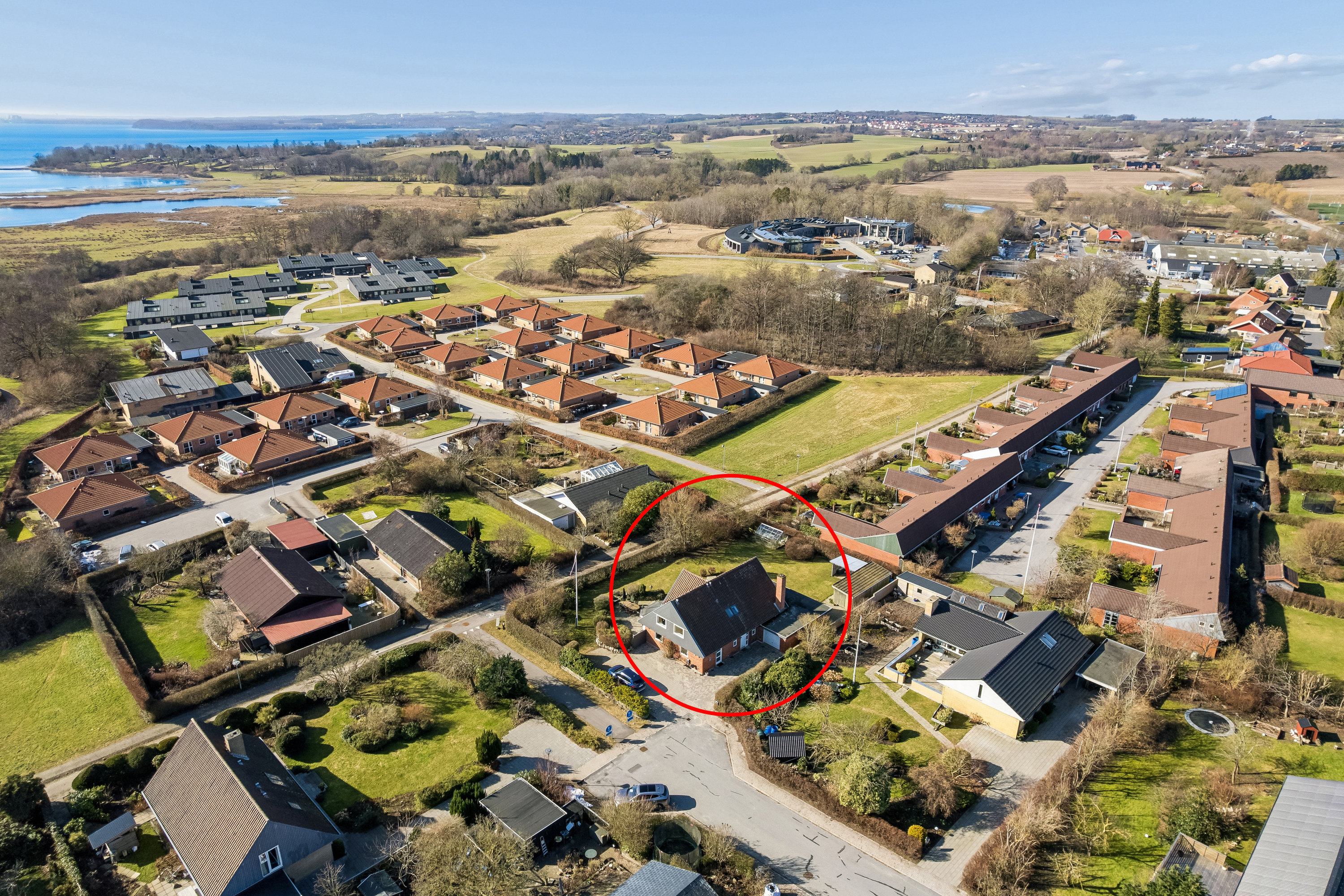 Fremhævet luftfoto billede i fuldskærmstilstand. Billede af Tjurvej 6, 8410 Rønde