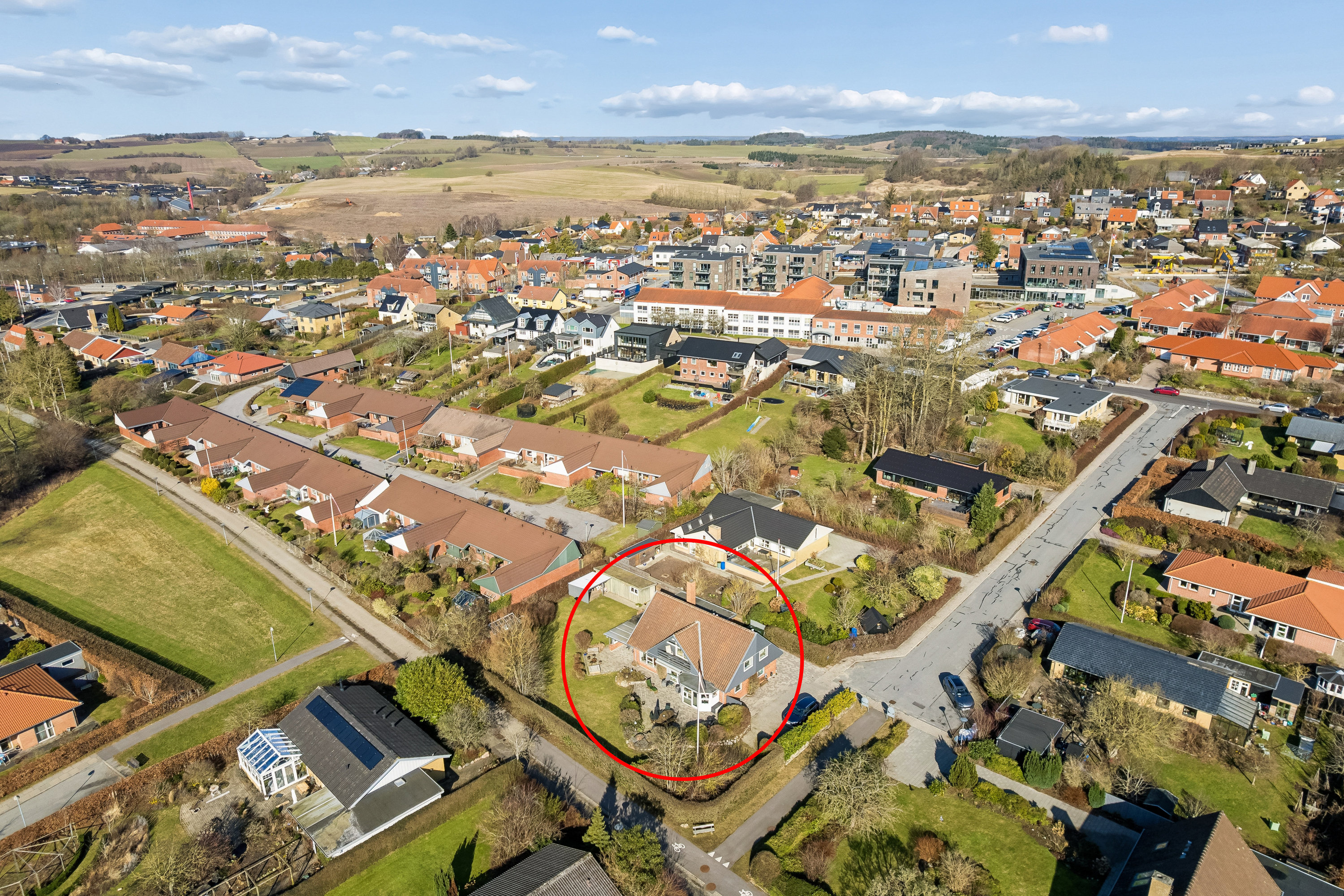 Fremhævet luftfoto billede i fuldskærmstilstand. Billede af Tjurvej 6, 8410 Rønde