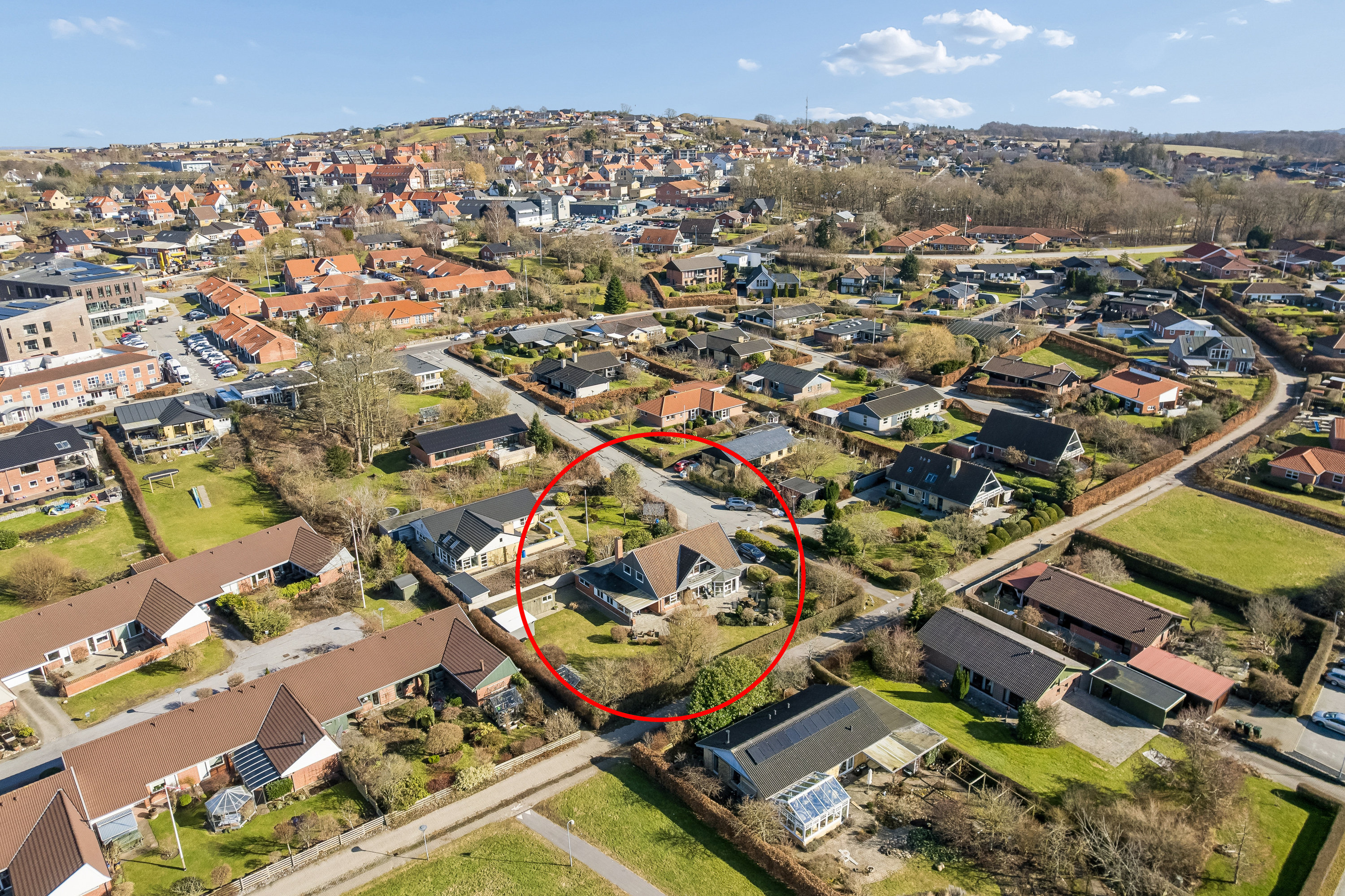 Fremhævet luftfoto billede i fuldskærmstilstand. Billede af Tjurvej 6, 8410 Rønde