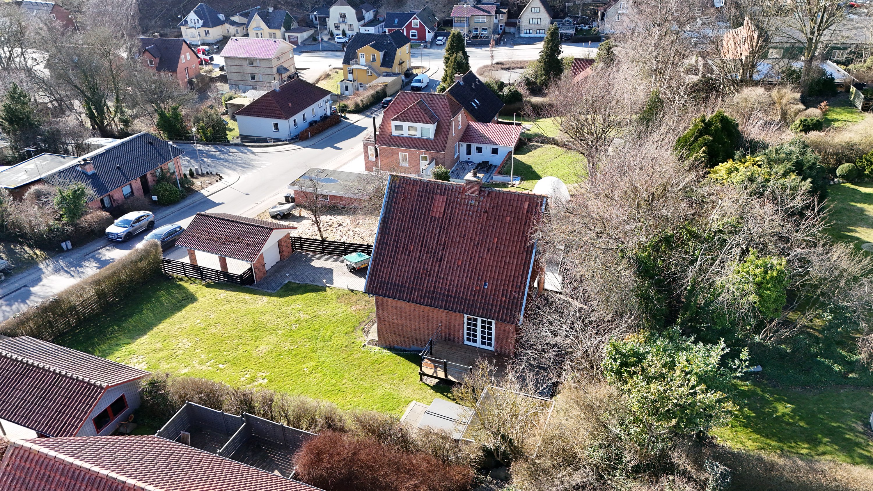 Fremhævet drone billede i fuldskærmstilstand. Billede af Elmevej 11, Hobro By, 9500 Hobro