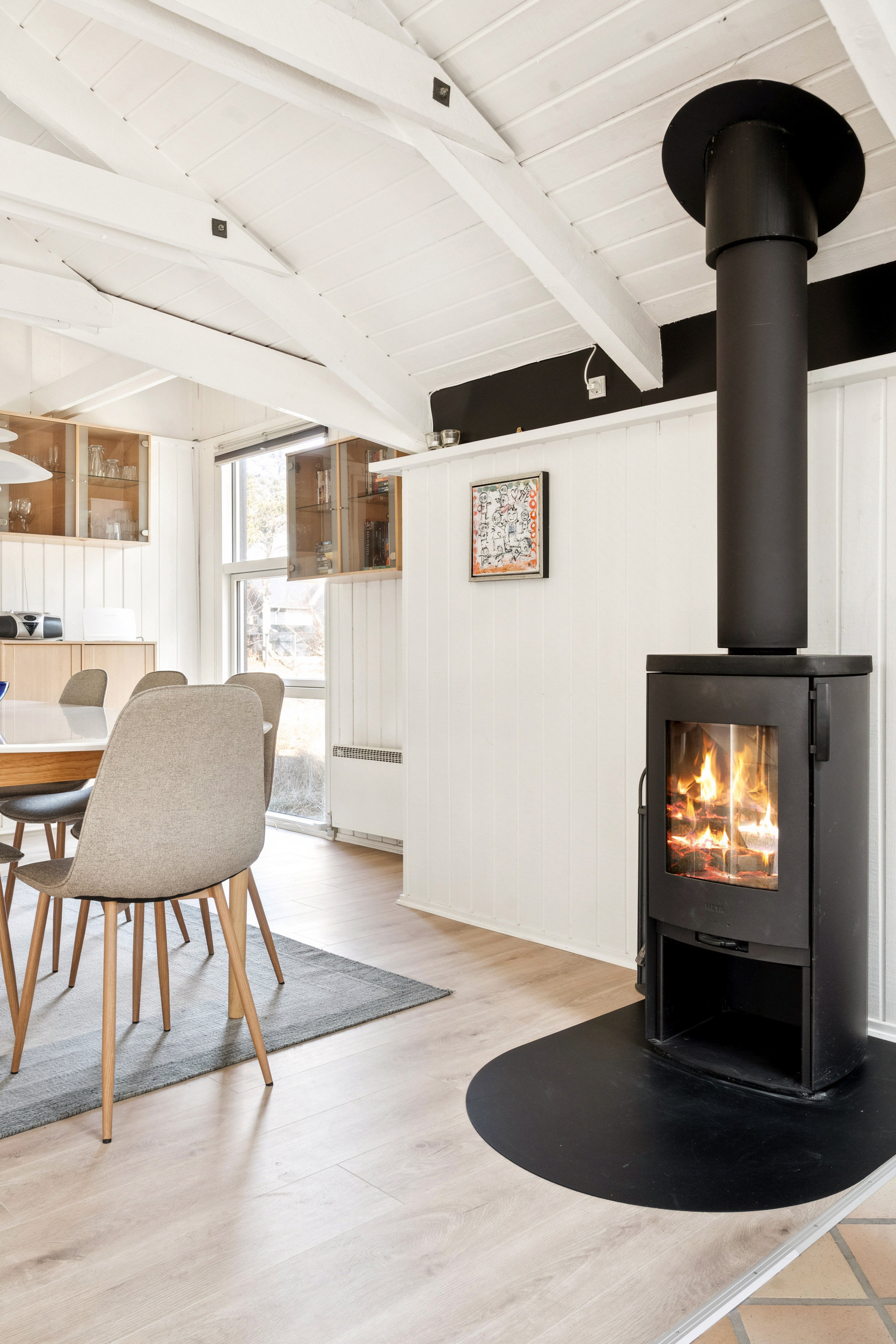 Fremhævet stue billede i fuldskærmstilstand. Billede af Elvervej 58, Napstjert, 9982 Ålbæk