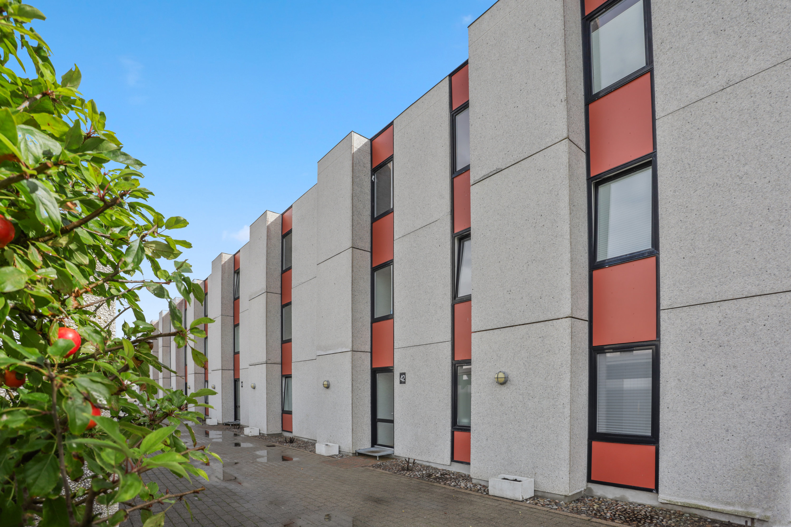 Fremhævet  billede i fuldskærmstilstand. Billede af Juelsparken 42, st.. th., Gug, 9210 Aalborg SØ