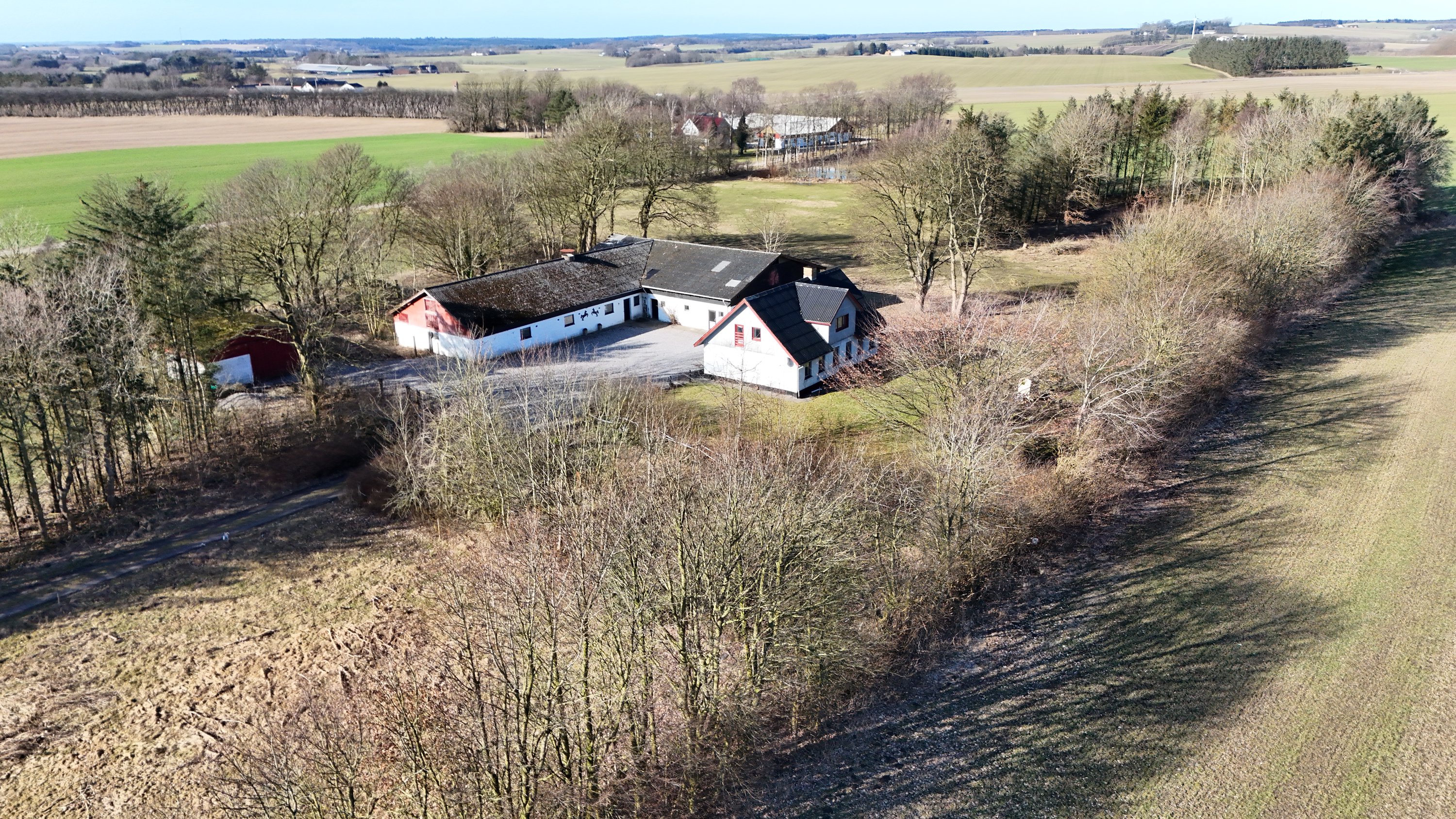 Fremhævet drone billede i fuldskærmstilstand. Billede af Ll Gandrupgårdsvej 4, Gandrup, 9510 Arden