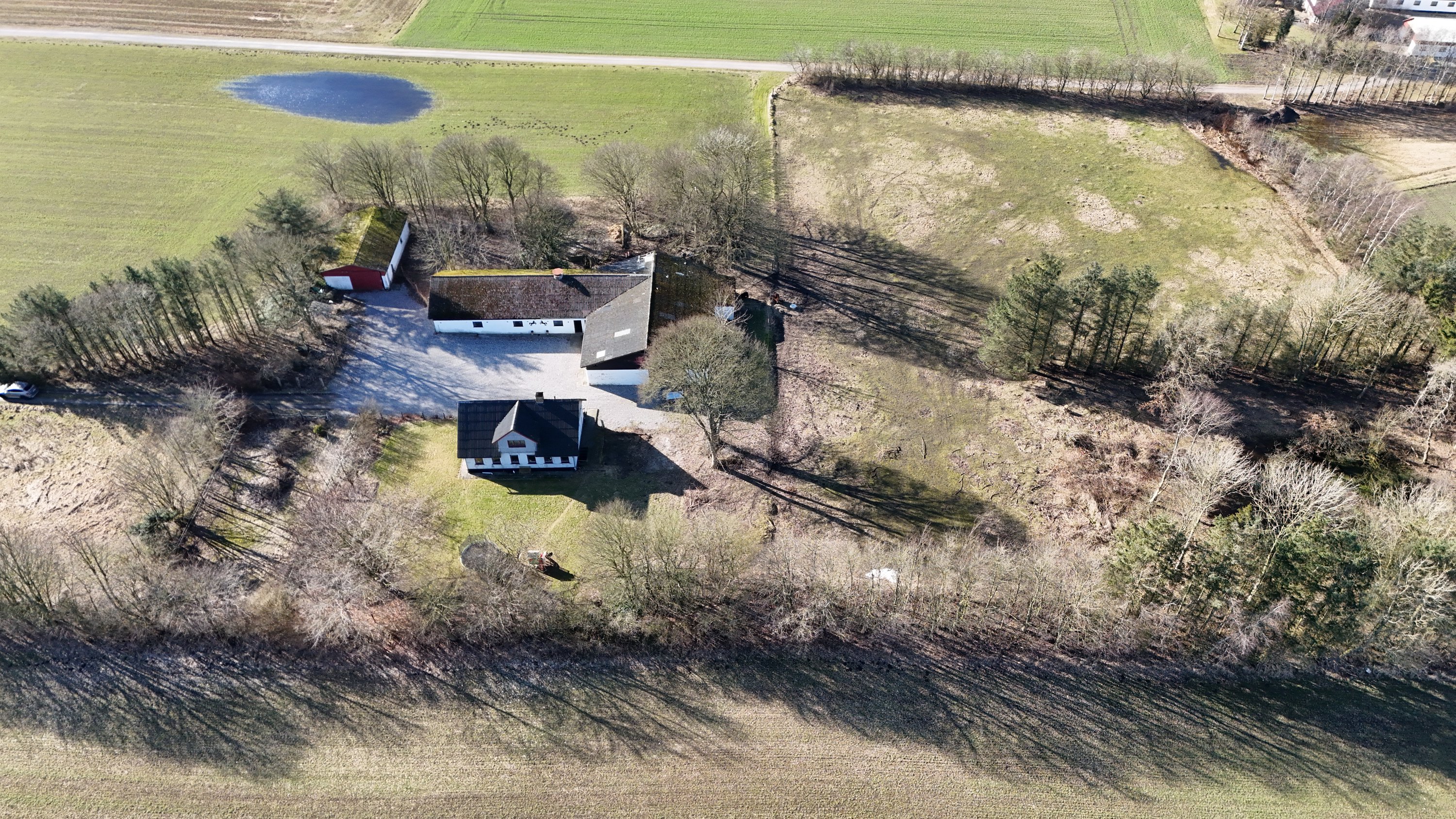 Fremhævet drone billede i fuldskærmstilstand. Billede af Ll Gandrupgårdsvej 4, Gandrup, 9510 Arden