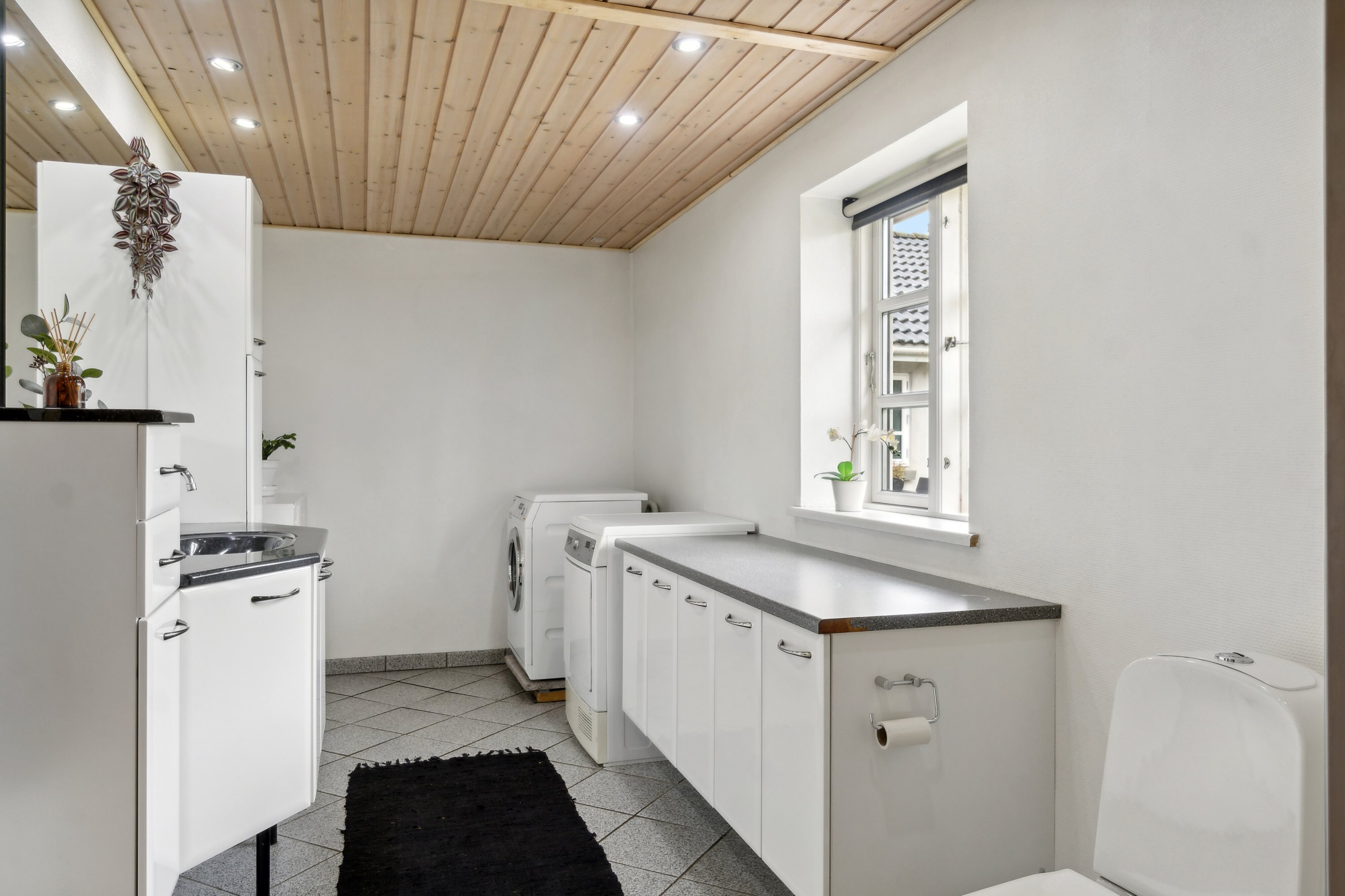 Fremhævet køkken billede i fuldskærmstilstand. Billede af Lærkevej 34, Ellinge Lyng, 4560 Vig