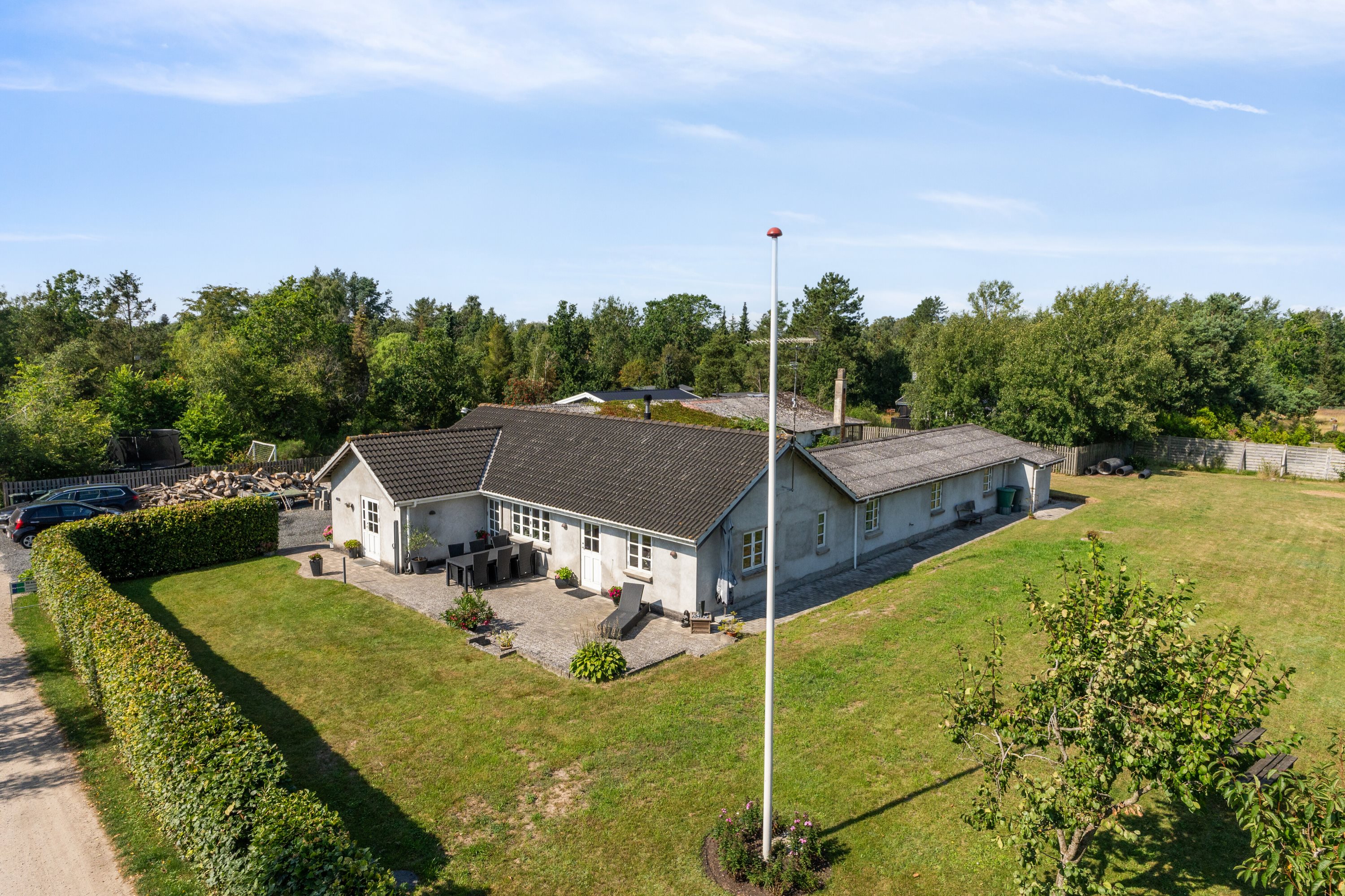 Fremhævet set fra haven billede i fuldskærmstilstand. Billede af Lærkevej 34, Ellinge Lyng, 4560 Vig