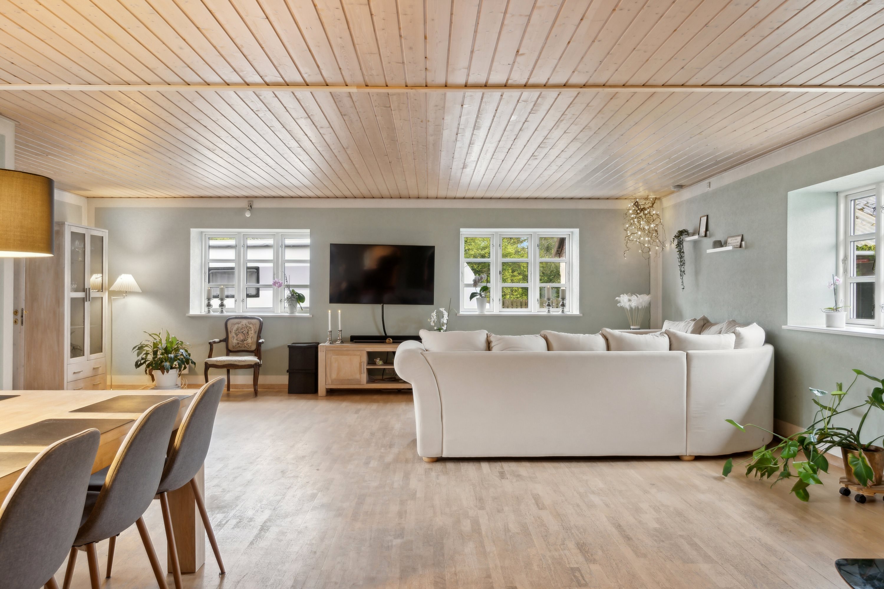 Fremhævet stue billede i fuldskærmstilstand. Billede af Lærkevej 34, Ellinge Lyng, 4560 Vig