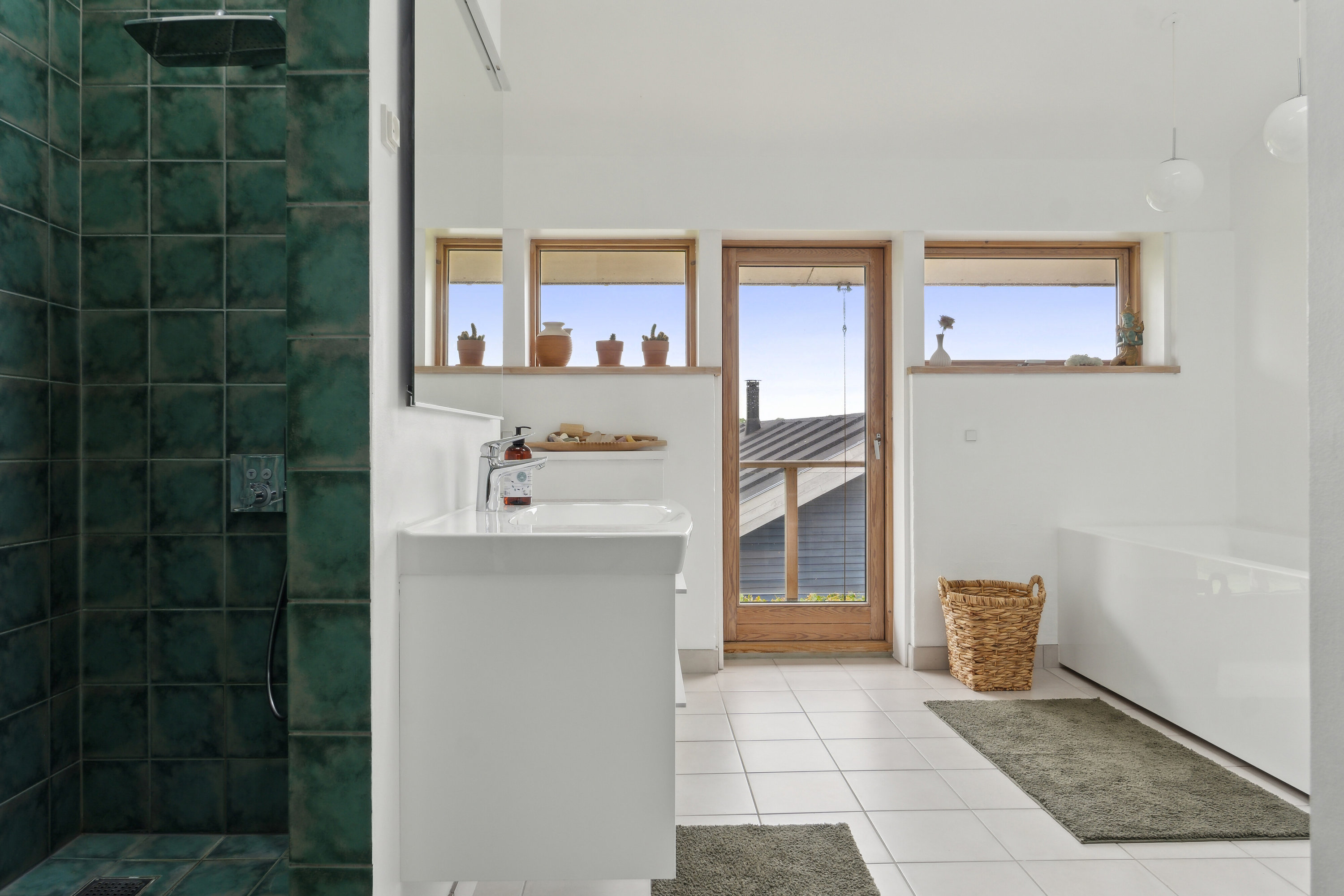 Fremhævet badeværelse billede i fuldskærmstilstand. Billede af Rosevej 15, Ballen, 5762 Vester Skerninge