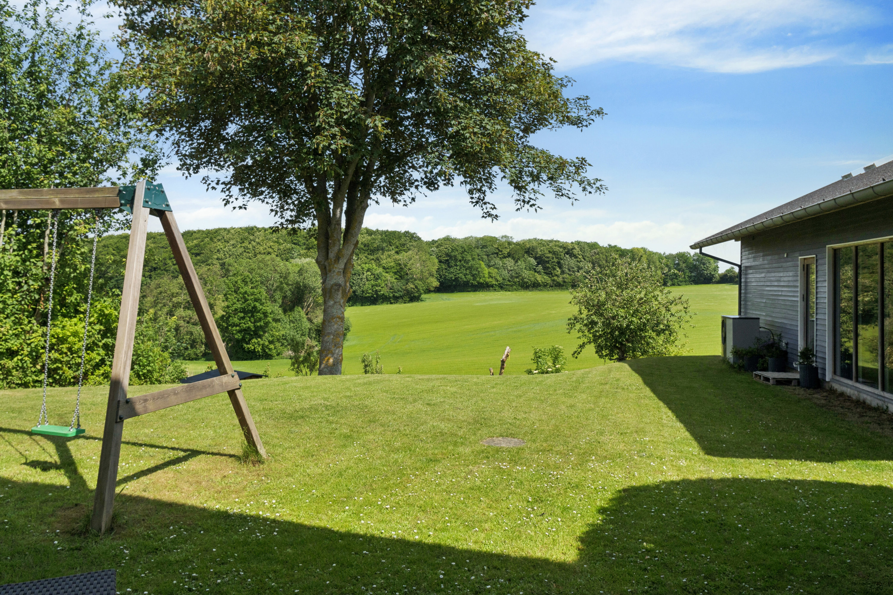 Fremhævet set fra haven billede i fuldskærmstilstand. Billede af Rosevej 15, Ballen, 5762 Vester Skerninge