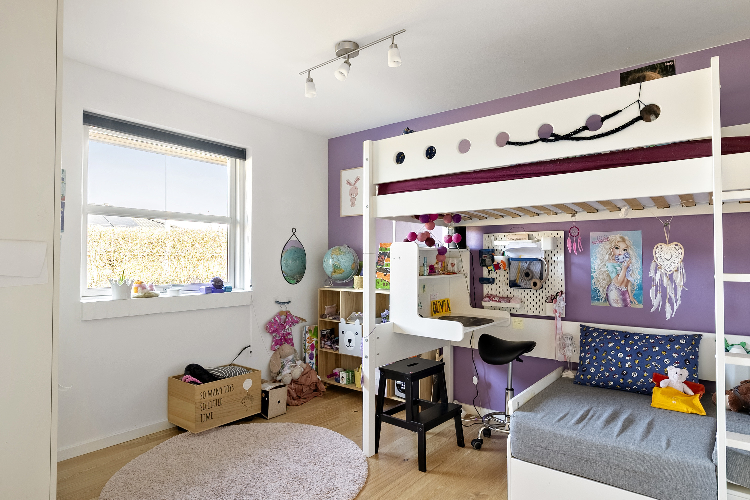 Fremhævet børneværelse billede i fuldskærmstilstand. Billede af Elgårdsmindelunden 129, 8362 Hørning