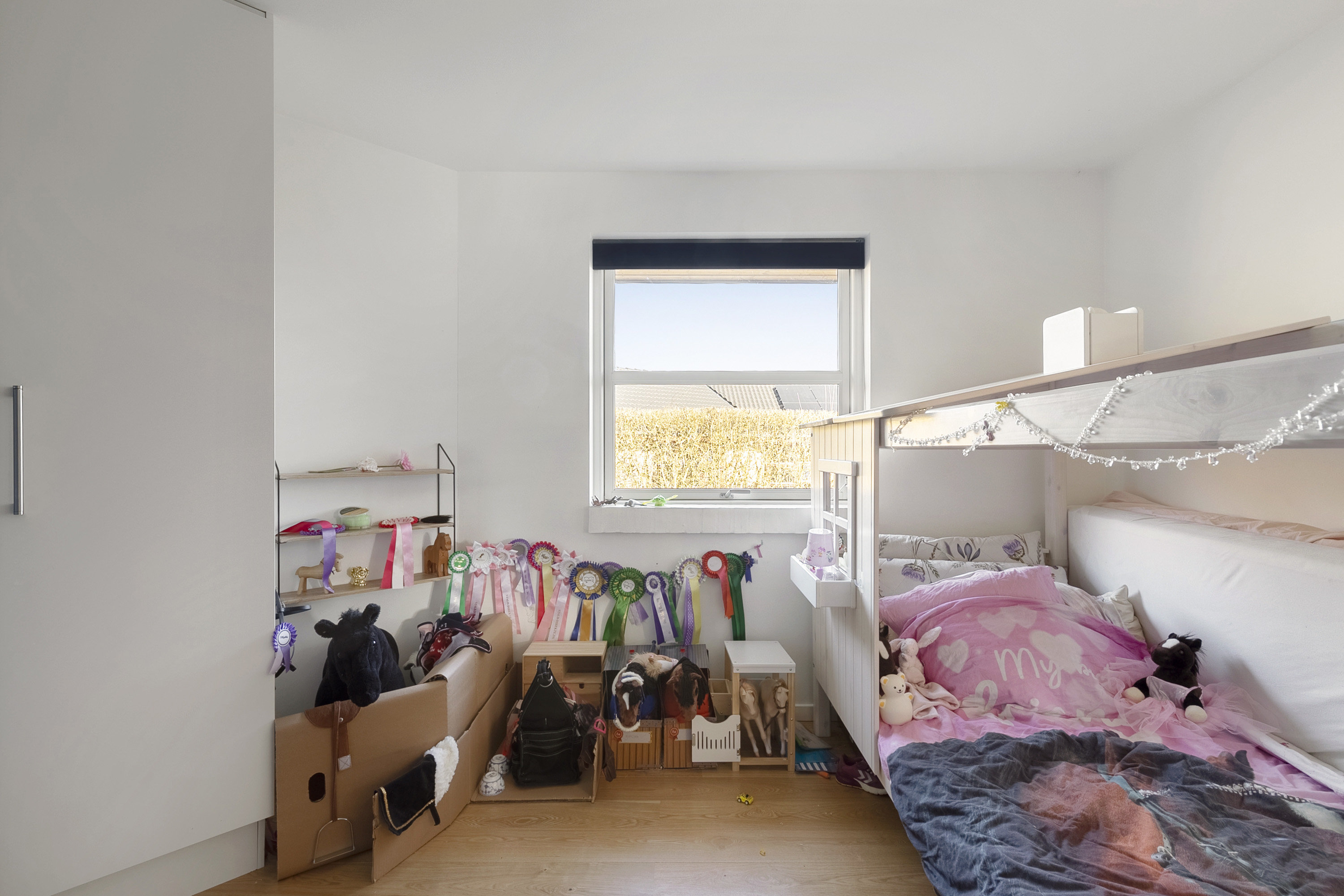 Fremhævet børneværelse billede i fuldskærmstilstand. Billede af Elgårdsmindelunden 129, 8362 Hørning