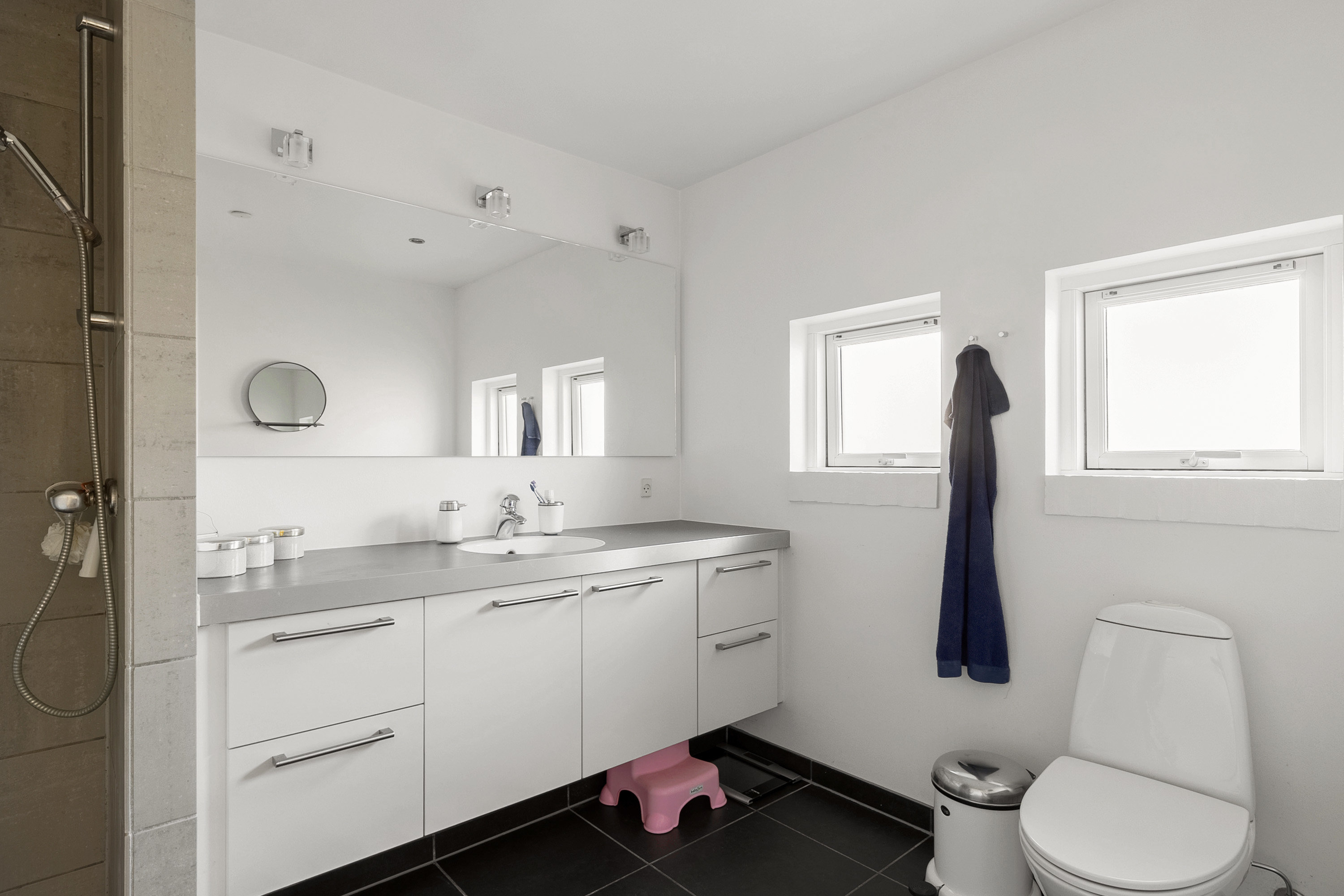 Fremhævet badeværelse billede i fuldskærmstilstand. Billede af Elgårdsmindelunden 129, 8362 Hørning