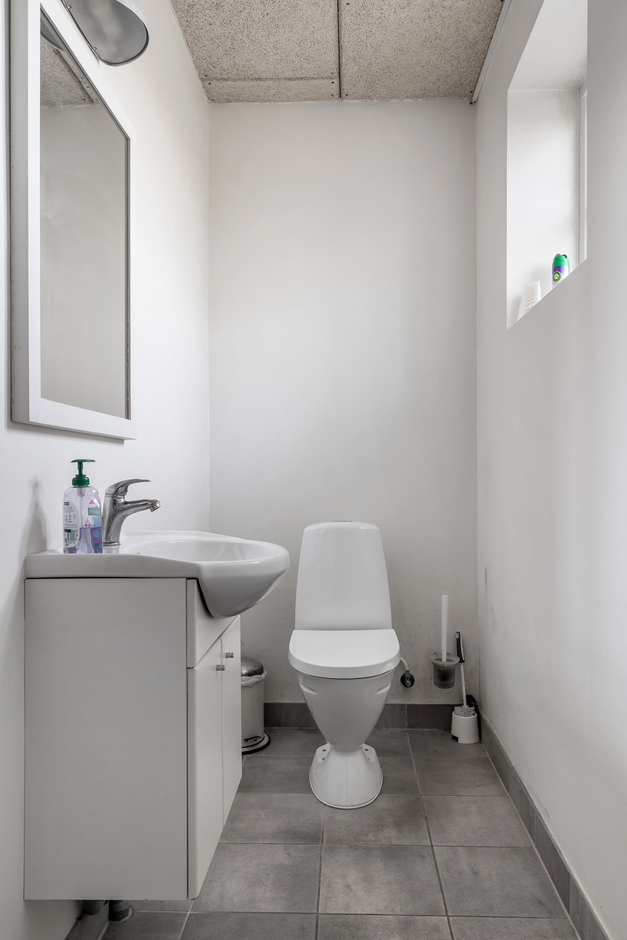 Fremhævet toilet billede i fuldskærmstilstand. Billede af Sigerslevvestervej 18, 3600 Frederikssund